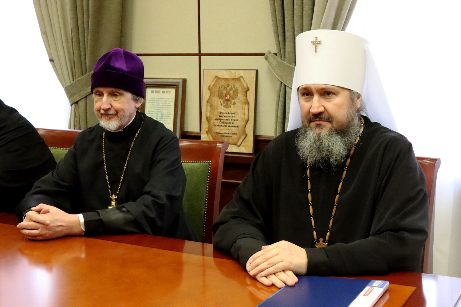 Икону подарил полпред Серышев новому главе Новосибирской митрополии