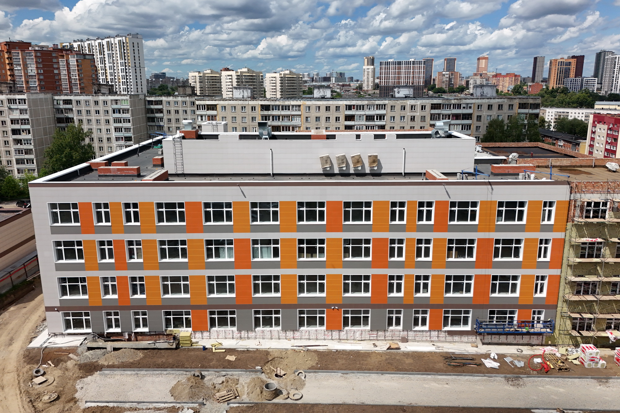 Новый корпус новосибирского лицея №113 готов на 61% — минстрой