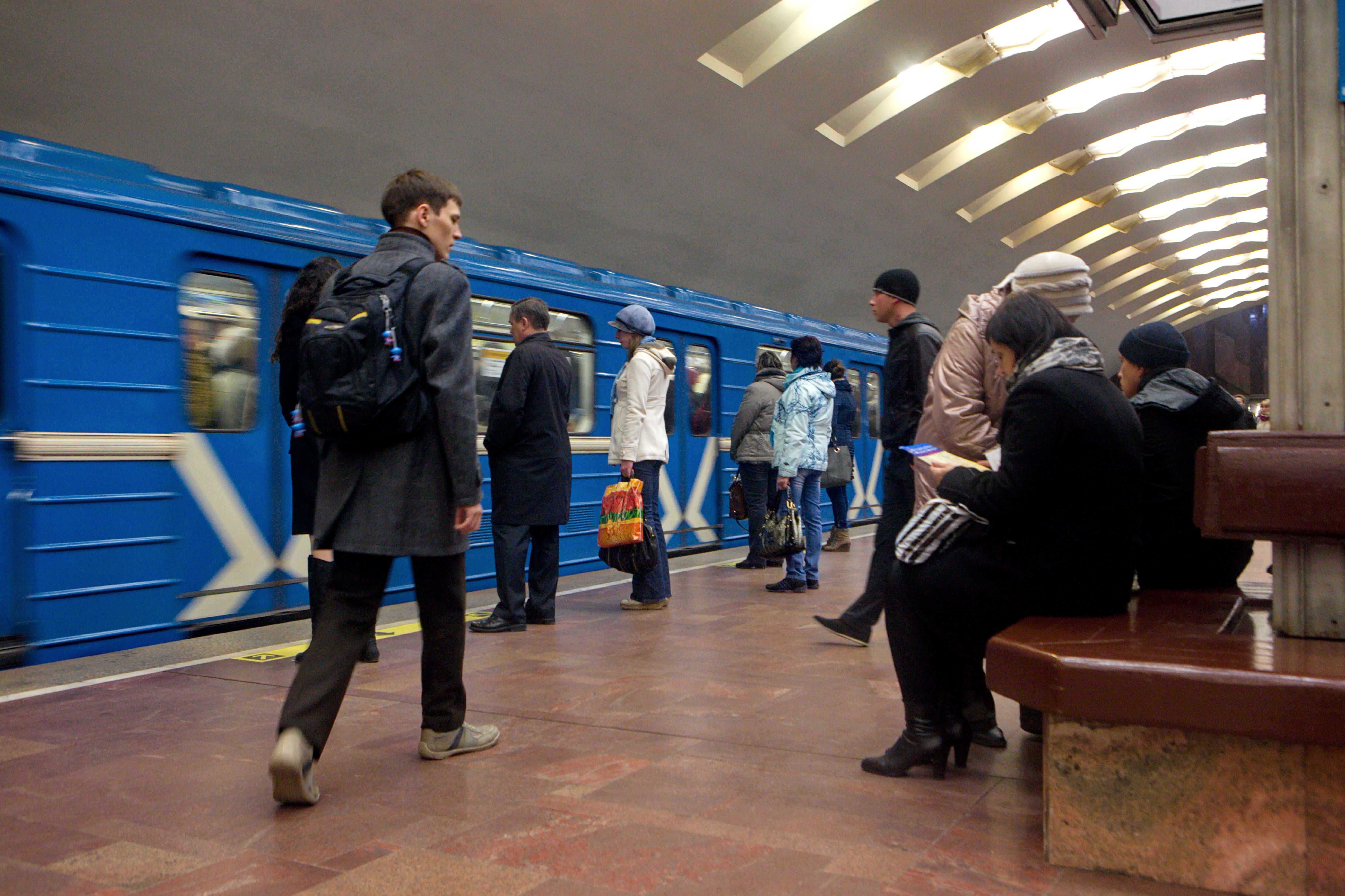 Пятивагонный состав старой модели вышел на линию новосибирского метро