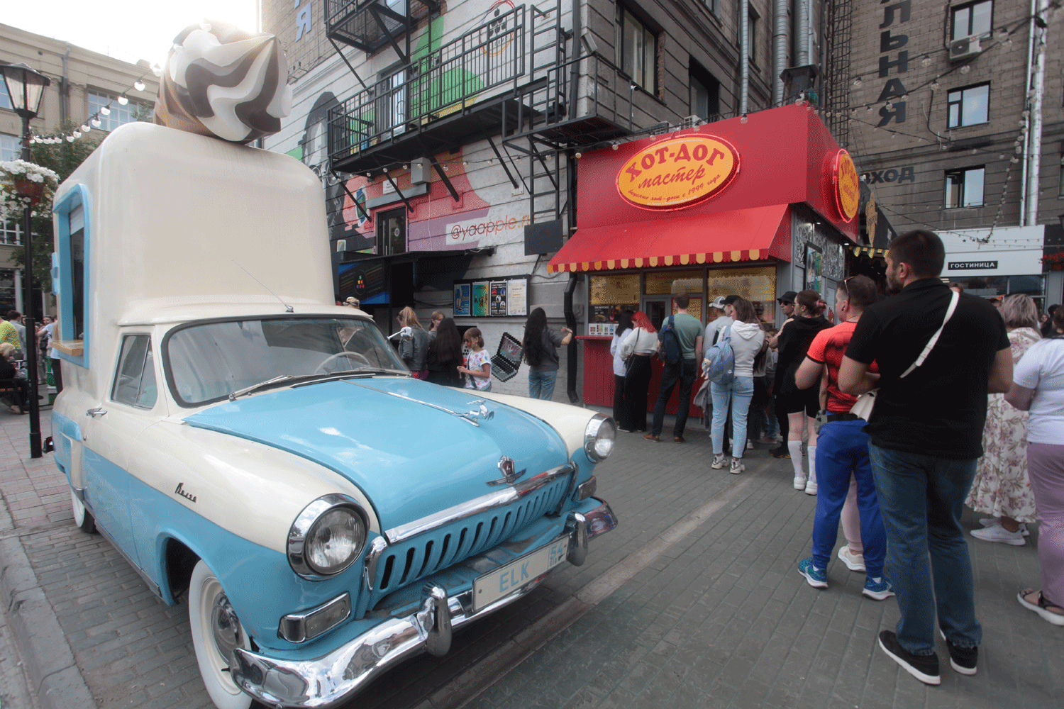 Официальную торговлю фастфудом и шарами развернут 9 мая в Новосибирске