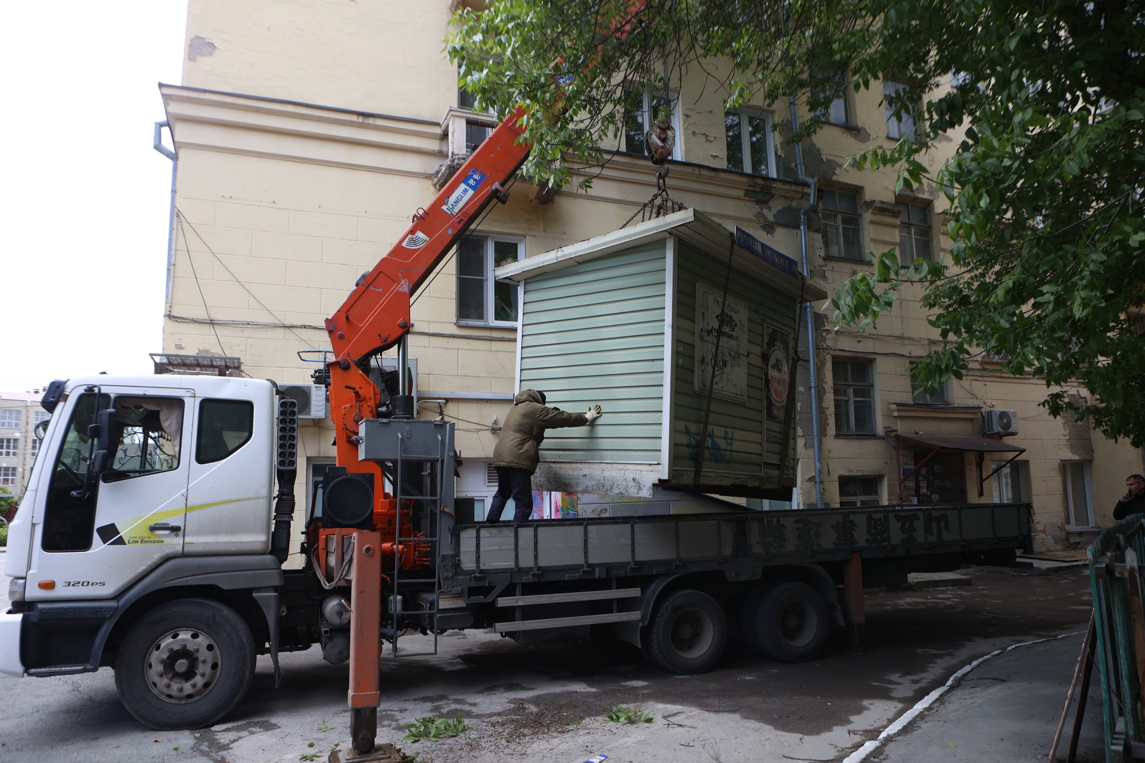 Около 300 незаконных киосков снесут в Новосибирске до конца года