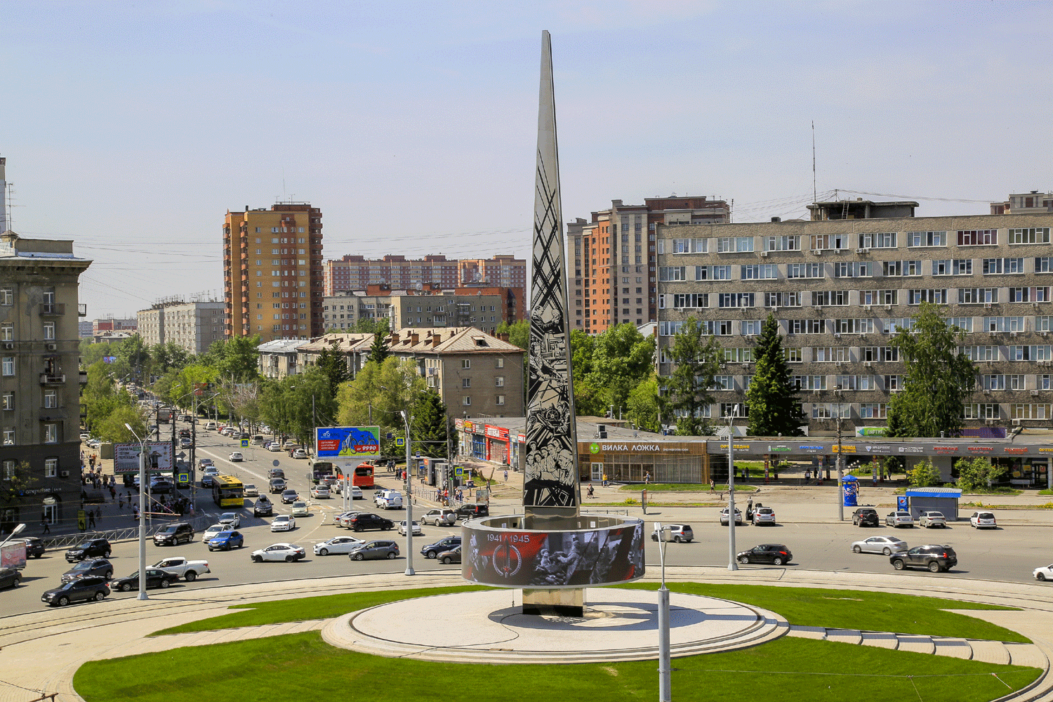 Аварийные деревья уберут из кругов в асфальте на площади Калинина