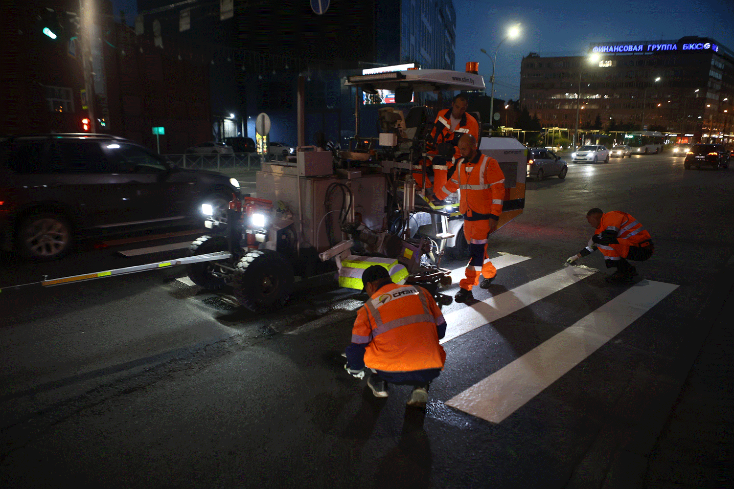 Для разметки дорог в Новосибирске используют новый износостойкий пластик