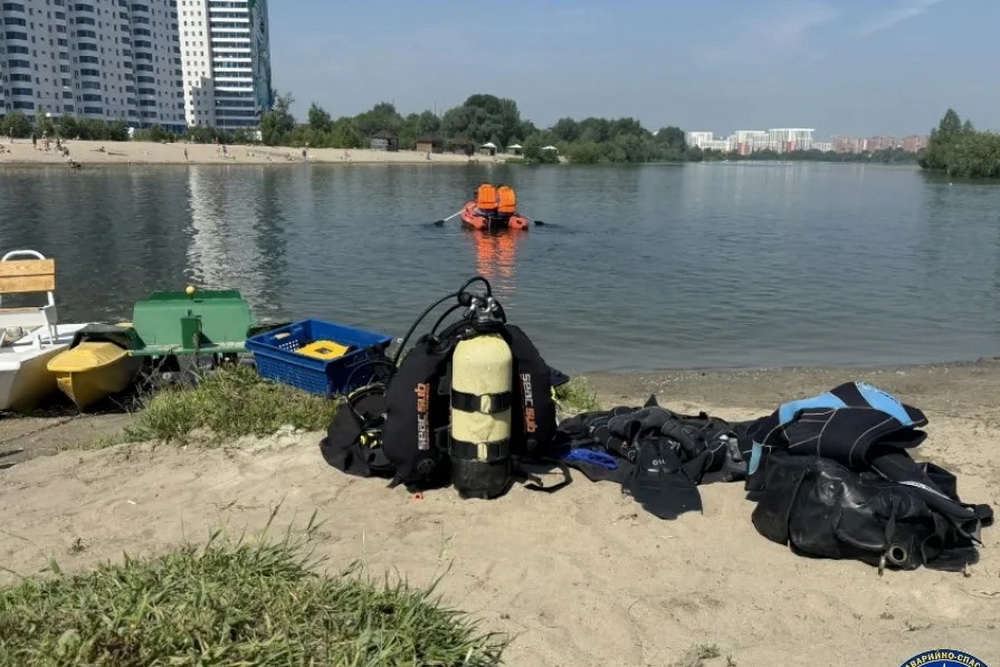 Спасатели с помощью эхолота нашли утонувшего в Юго-Западном карьере