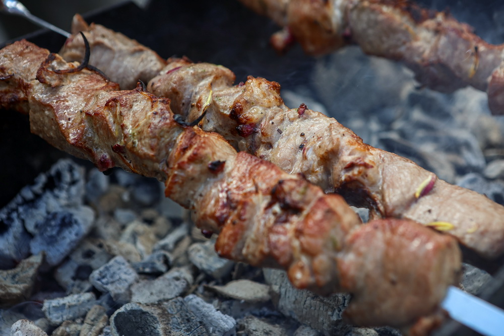 Чем опасна жёсткая мясная диета — ответ новосибирского гастроэнтеролога