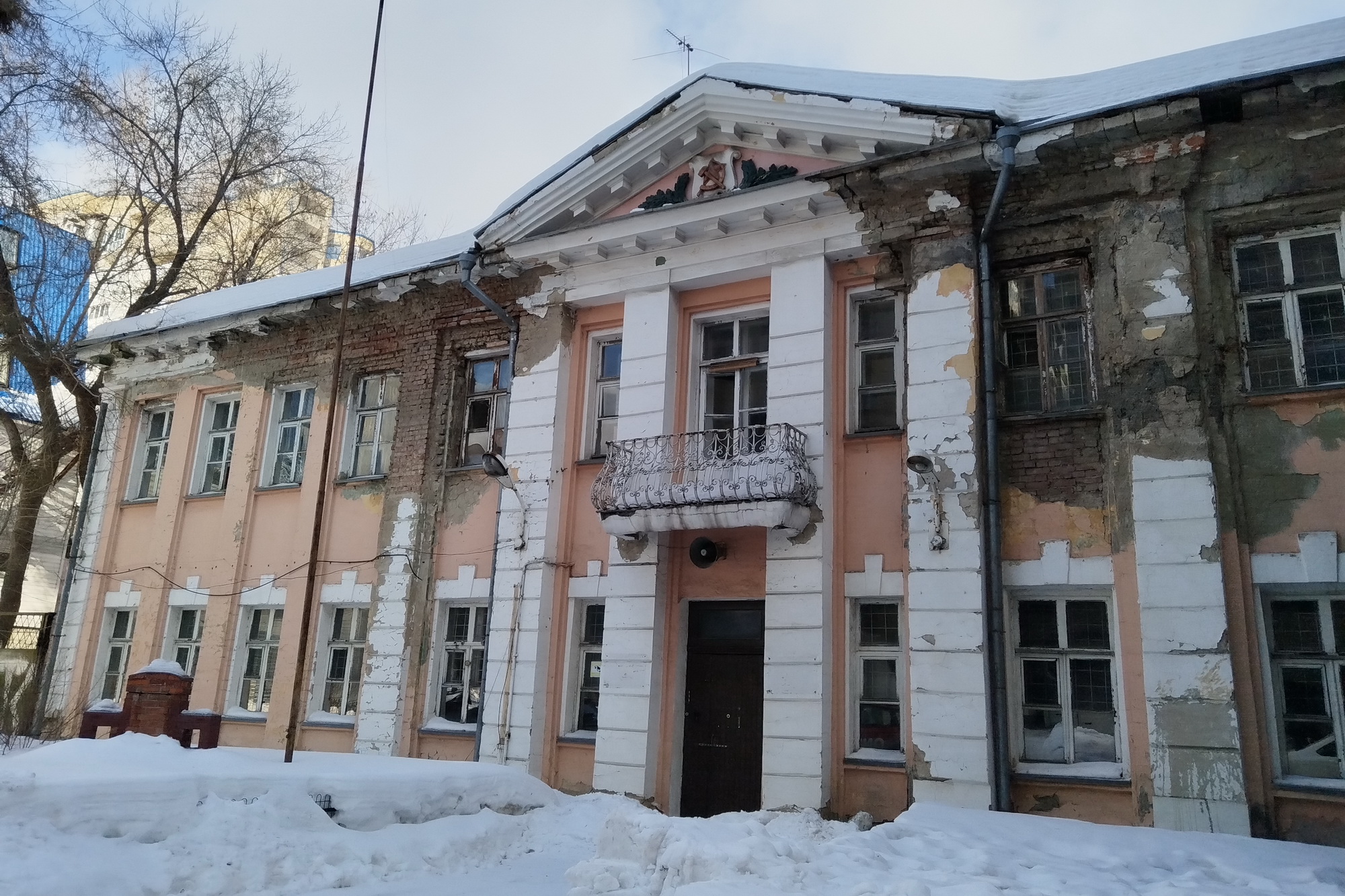 С молотка хотят продать бывшее здание военкомата в центре Новосибирска