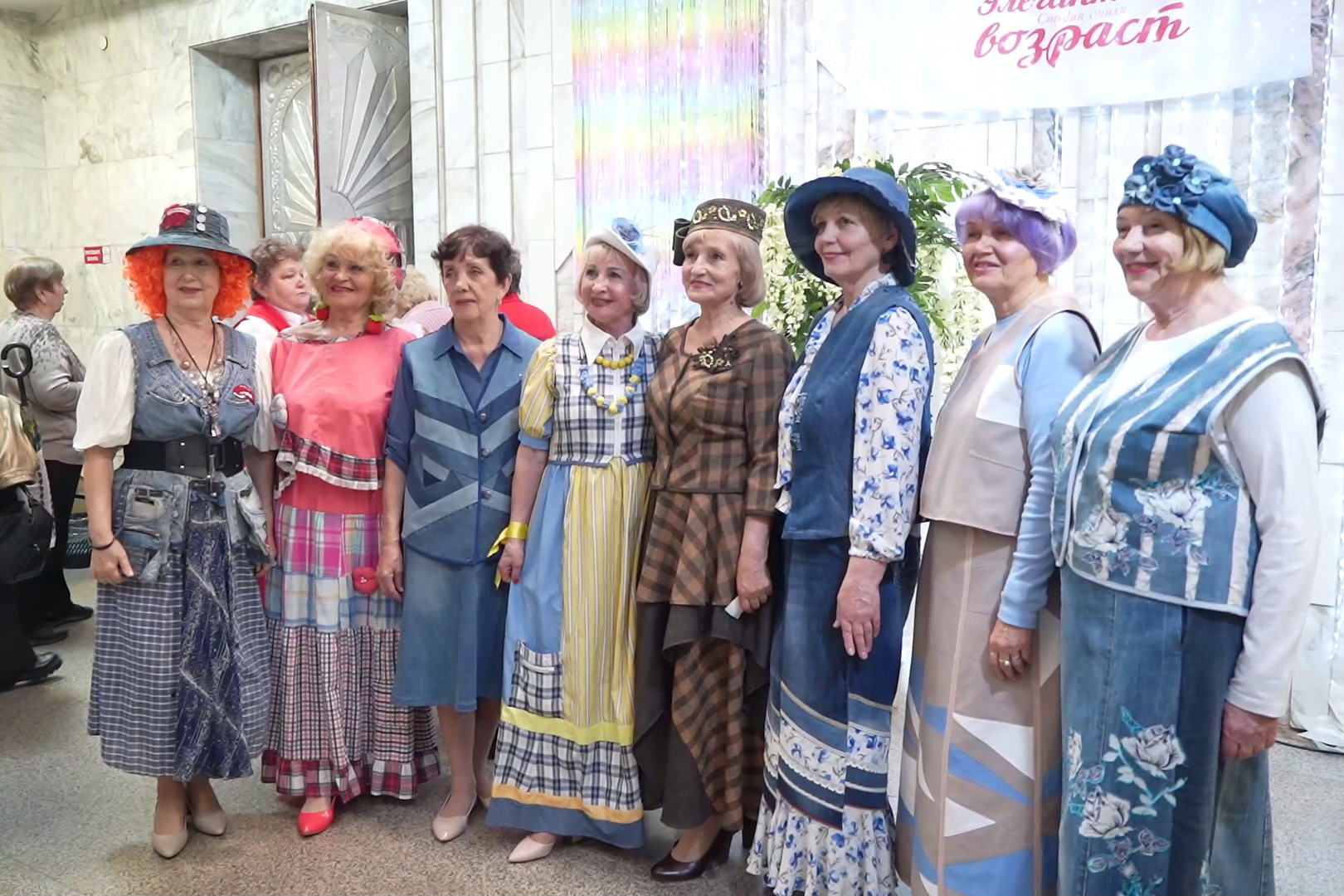 Красота вне времени: стильные дамы 50+ вышли на подиум в Новосибирске