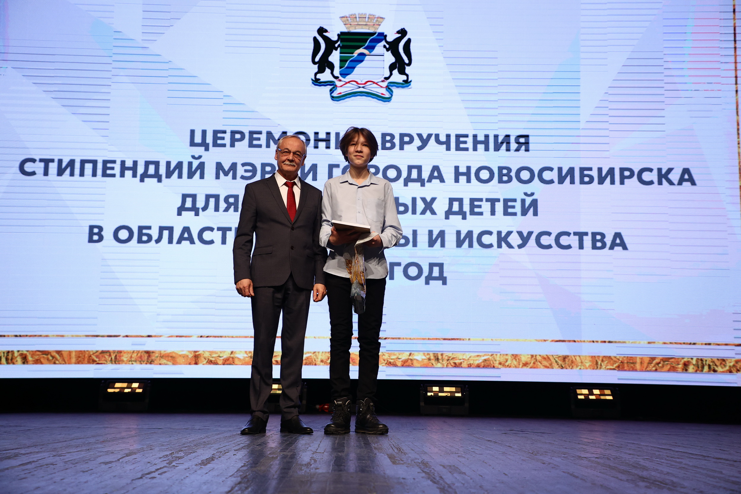 Юным дарованиям вручили стипендии мэрии на концерте «Новогодние надежды»