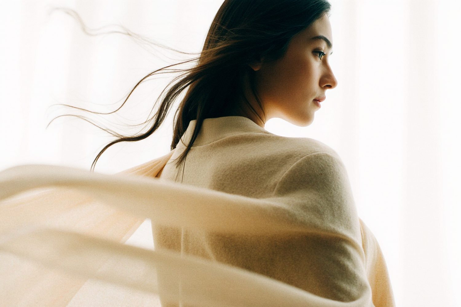 Перья и бахрома: новосибирский стилист раскрыла модные тенденции весны