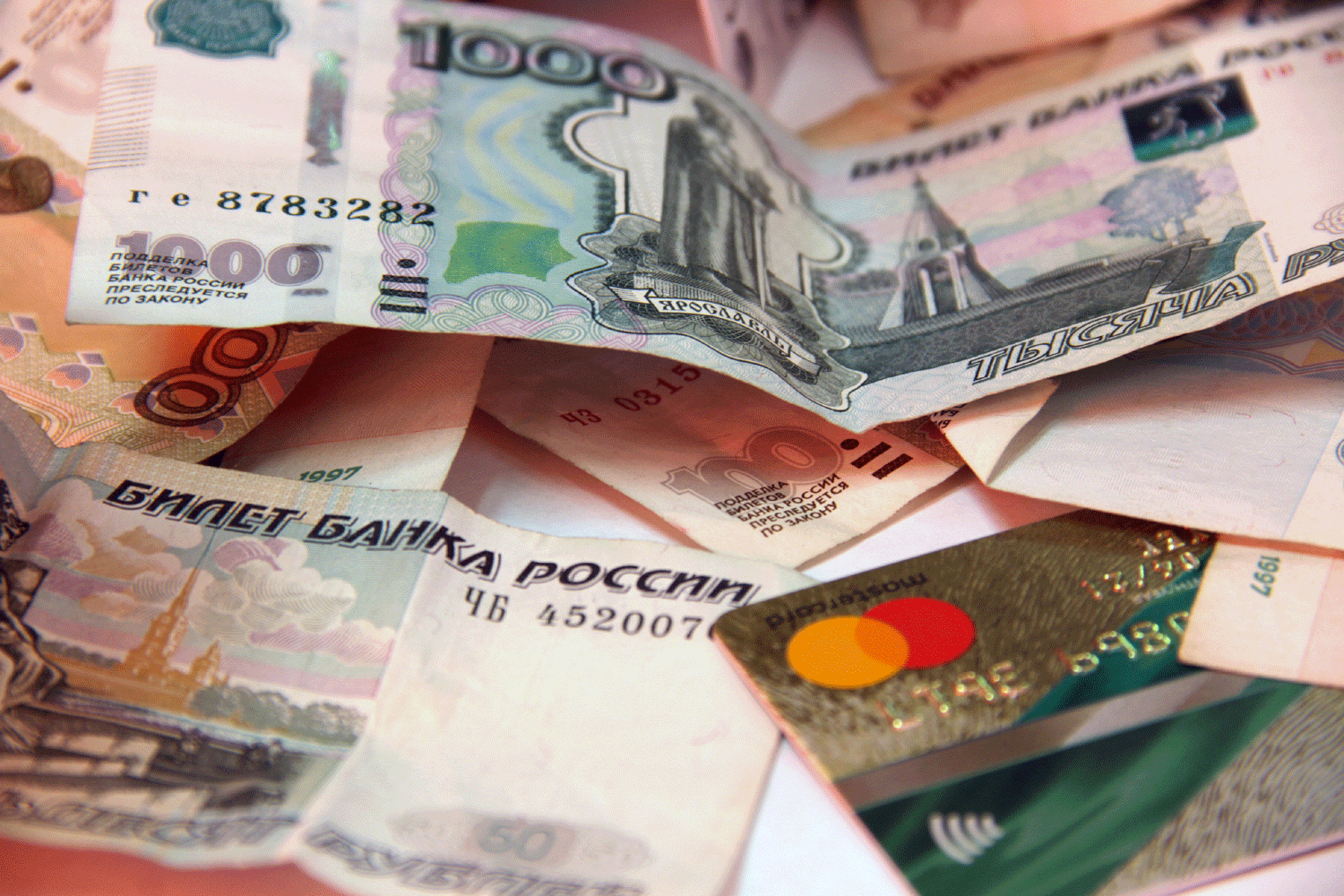 Средняя зарплата в Новосибирской области за год достигла 86 546 рублей