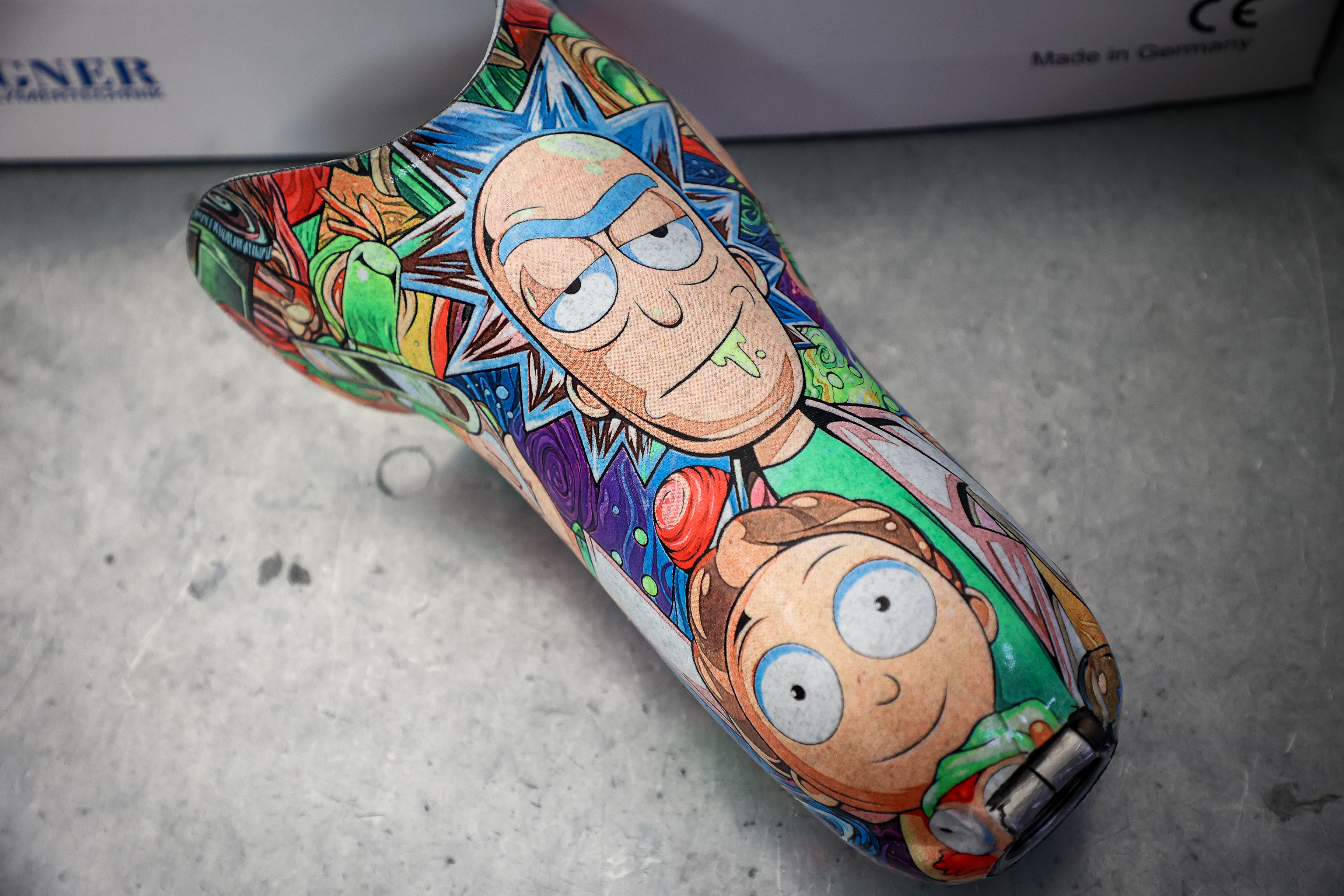 Ставят на ноги: фоторепортаж с производства протезов в Новосибирске