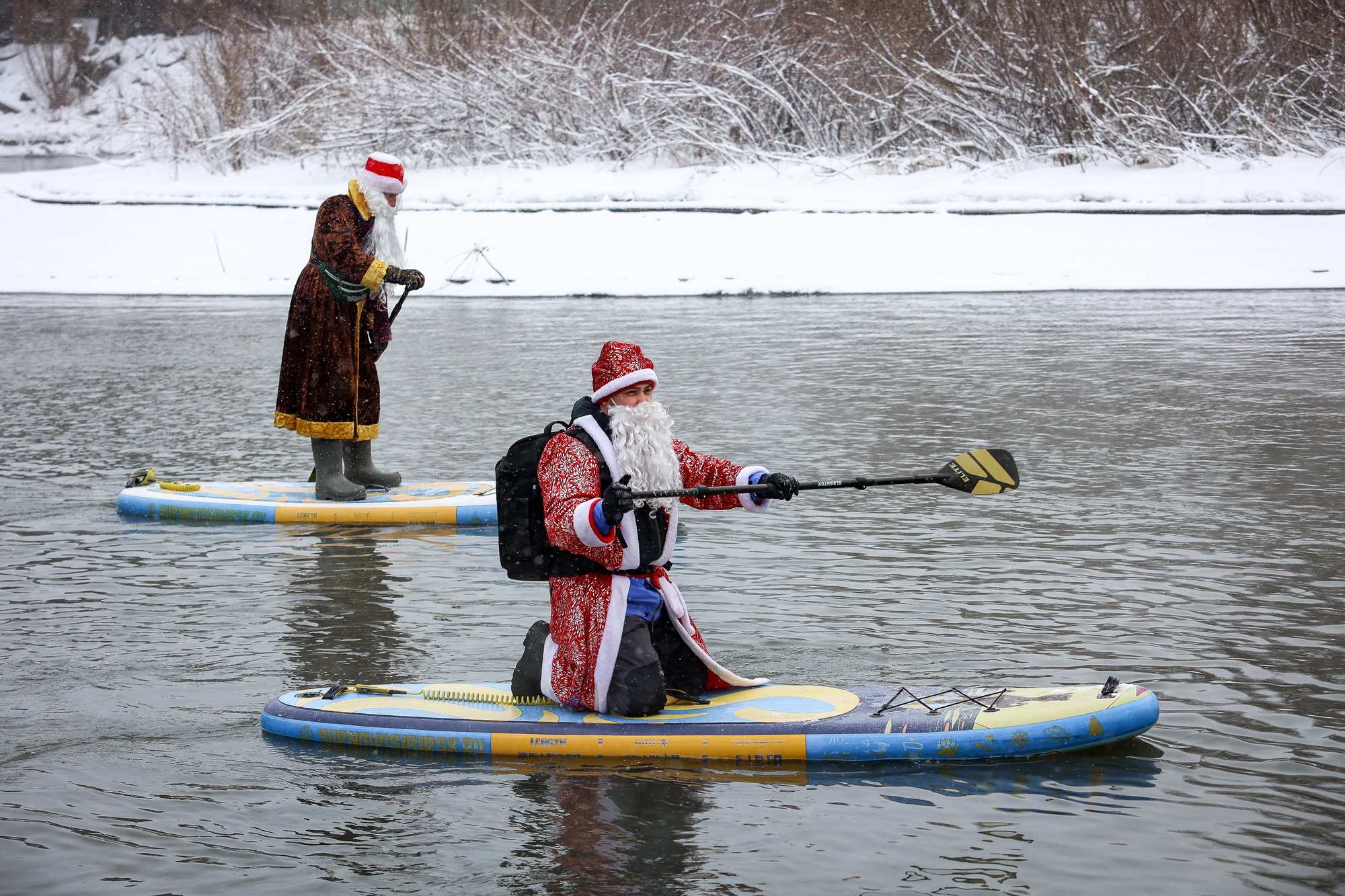 Афиша выходных: симфонический бал, заплыв на сапах и гонки на льду
