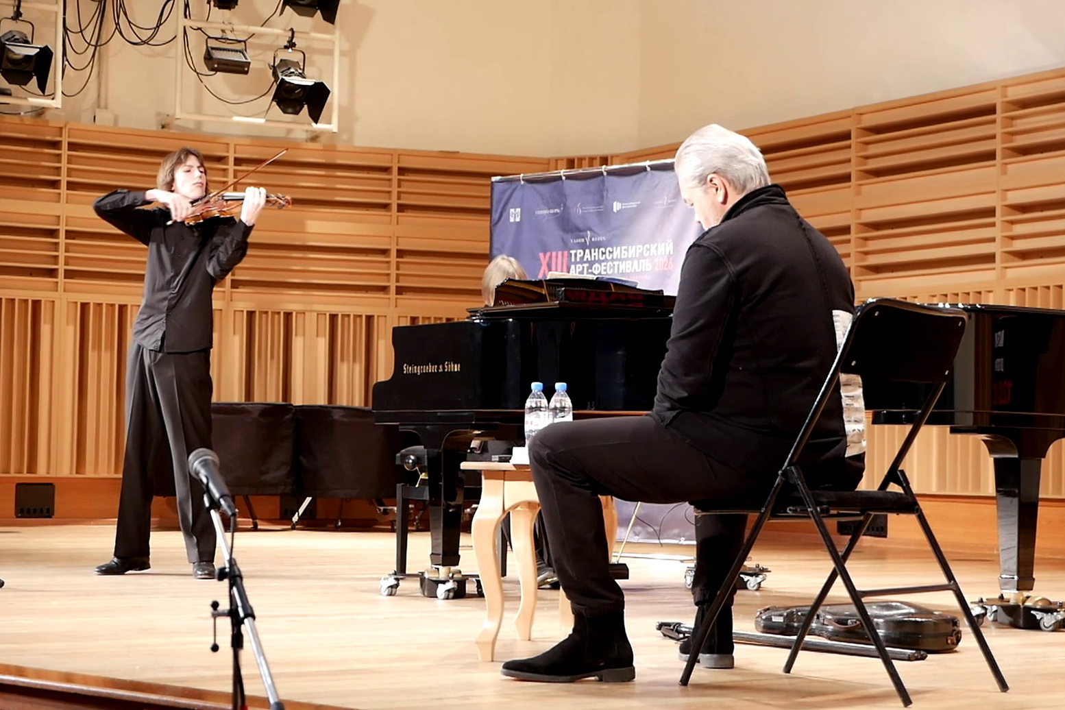 Репин проводит мастер-курсы для музыкантов из Новосибирска и Китая