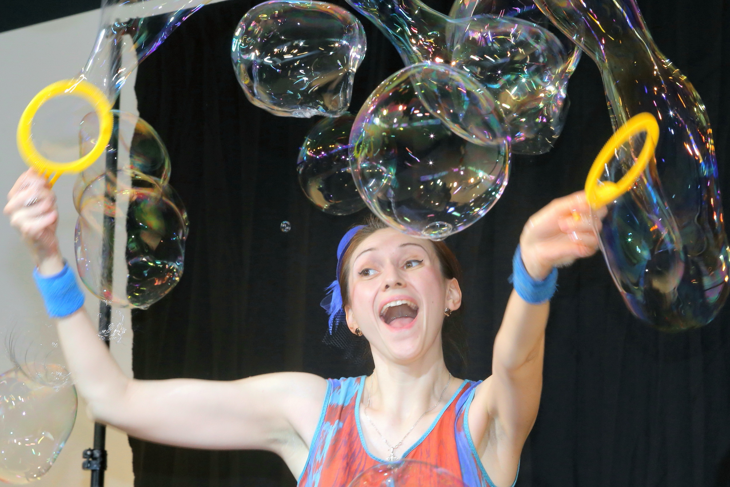 Афиша выходных: мыльные пузыри, ночной рейв и китайская живопись гохуа