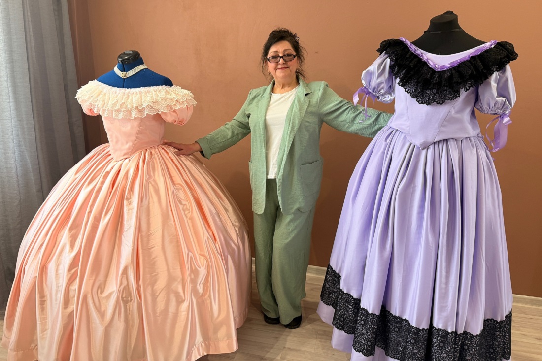 «Первое платье улетело в Париж»: магию балов создаёт швея из Новосибирска