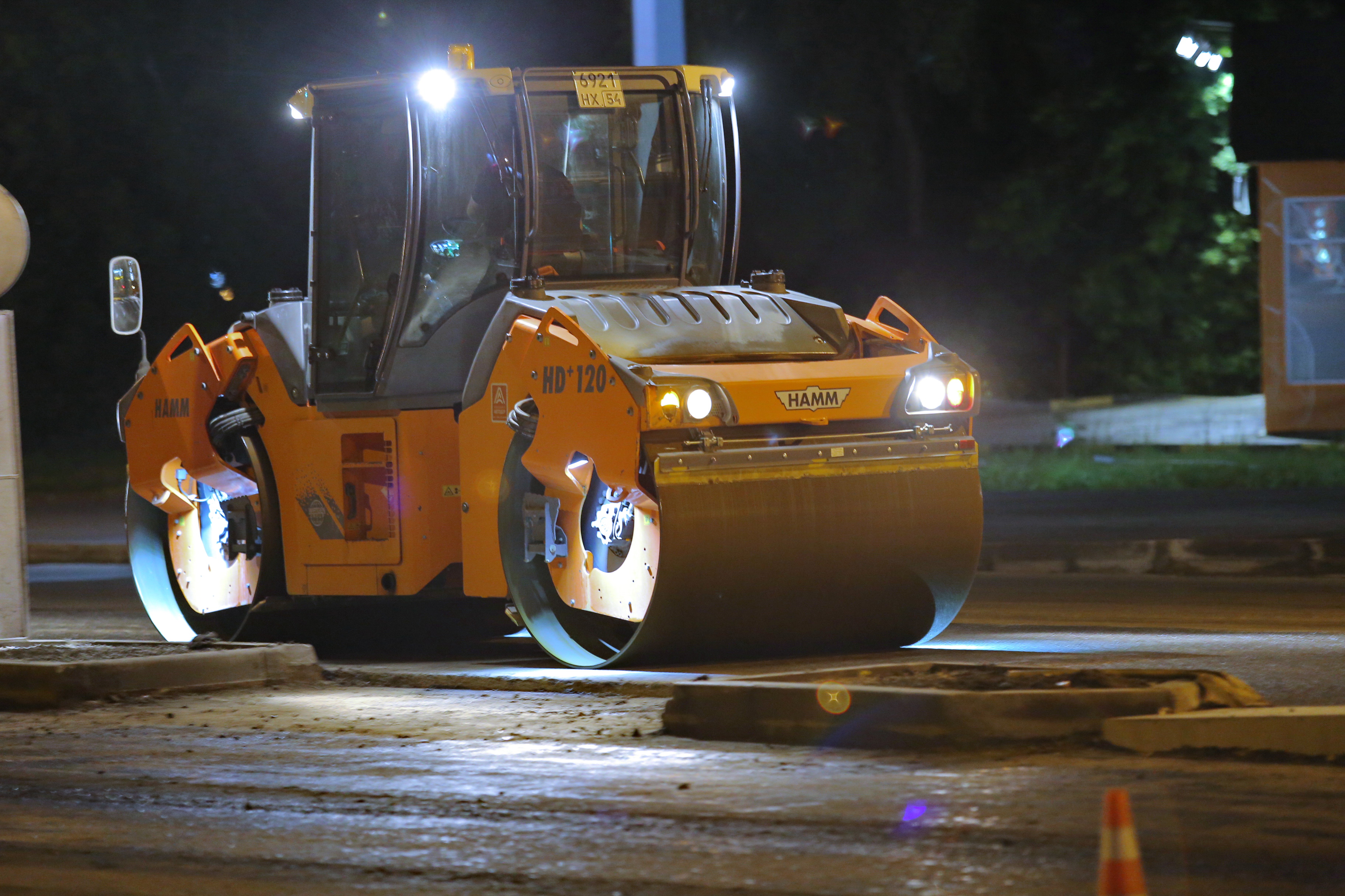 Просевшие за зиму дороги начали ремонтировать по гарантии в Новосибирске