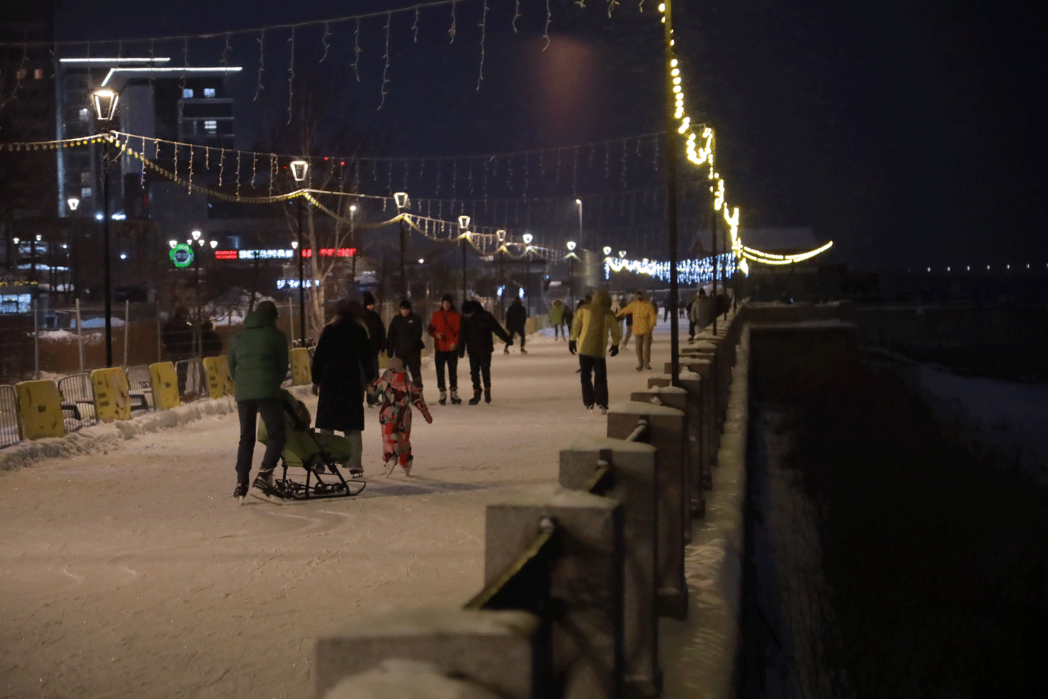 Семьям бойцов СВО бесплатно выдадут коньки на Михайловской набережной