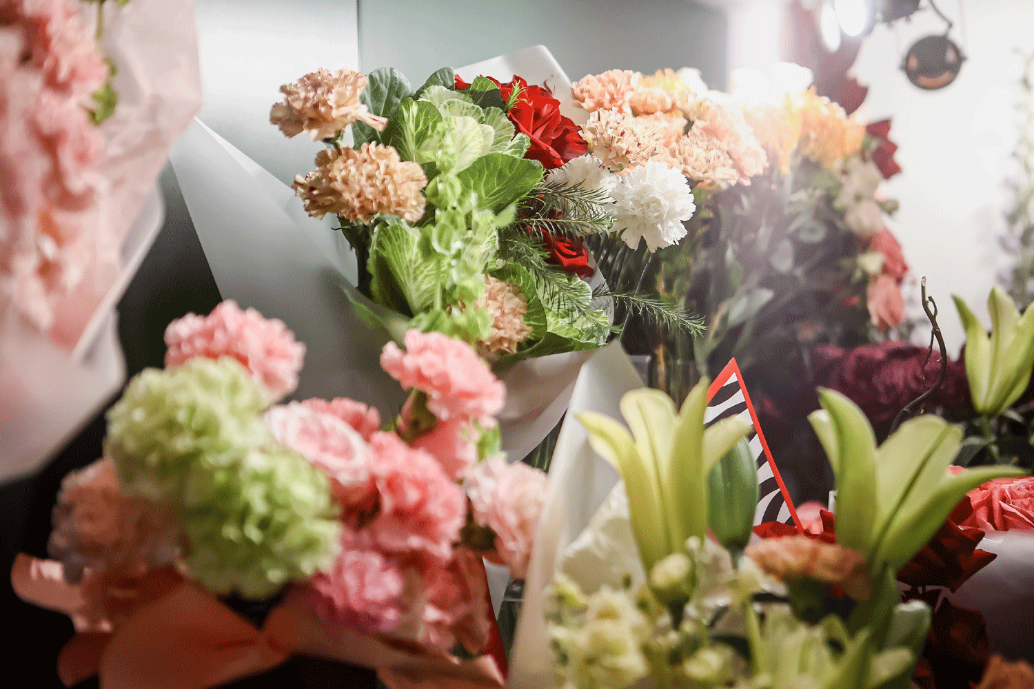 Подсолнечники и ранункулюсы ввезли в Новосибирск к «цветочным» датам