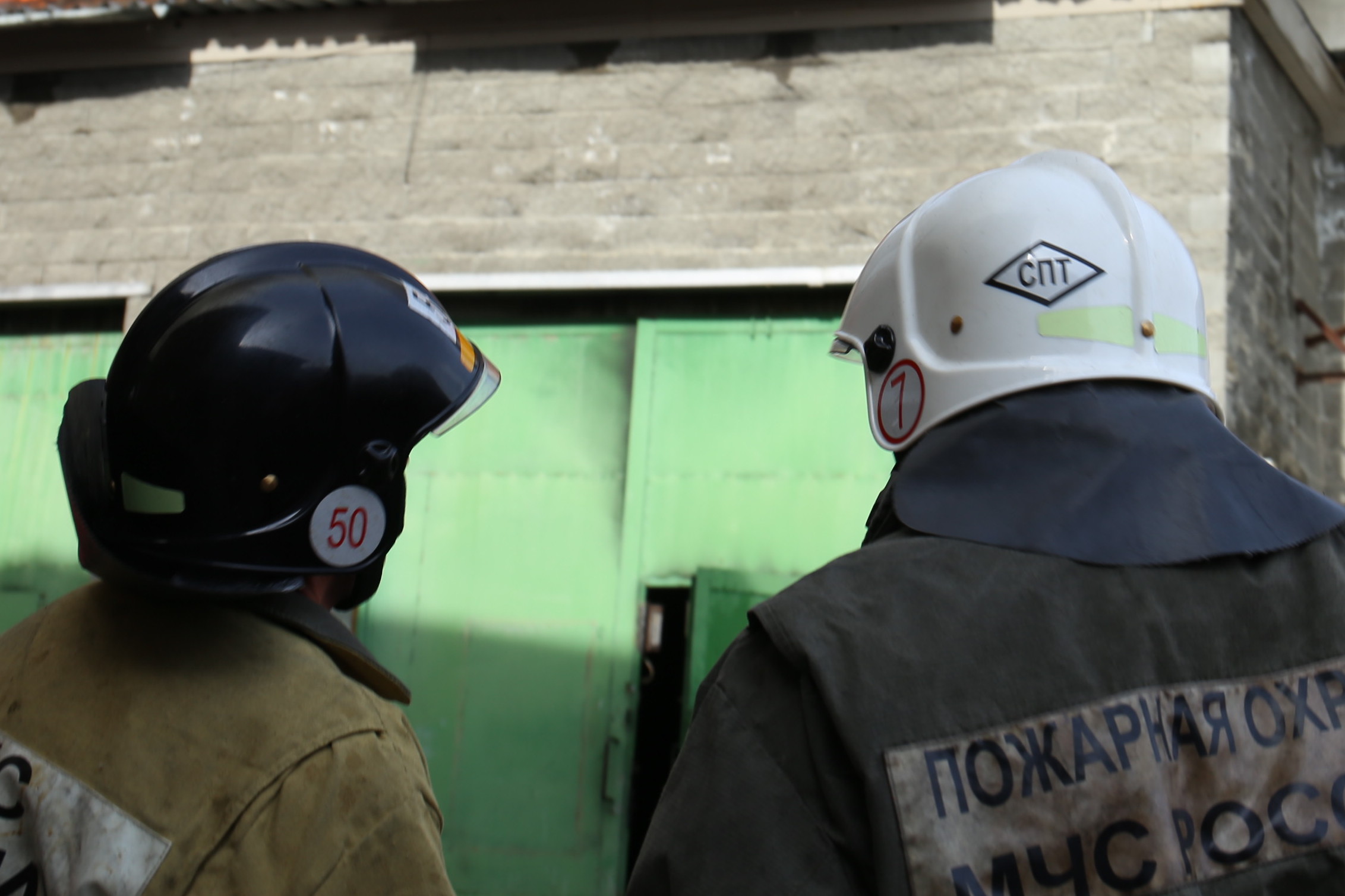 Мужчина погиб в полыхающем доме под Новосибирском (18+)