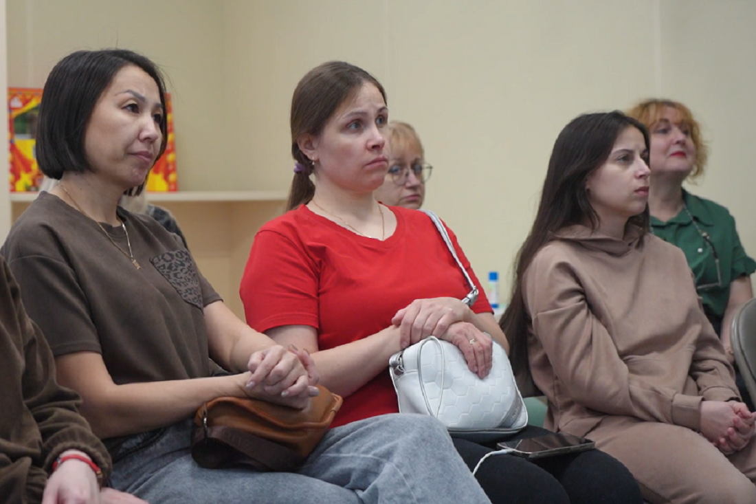 Родителей особенных детей «заземлили» на звуках и запахах в Новосибирске