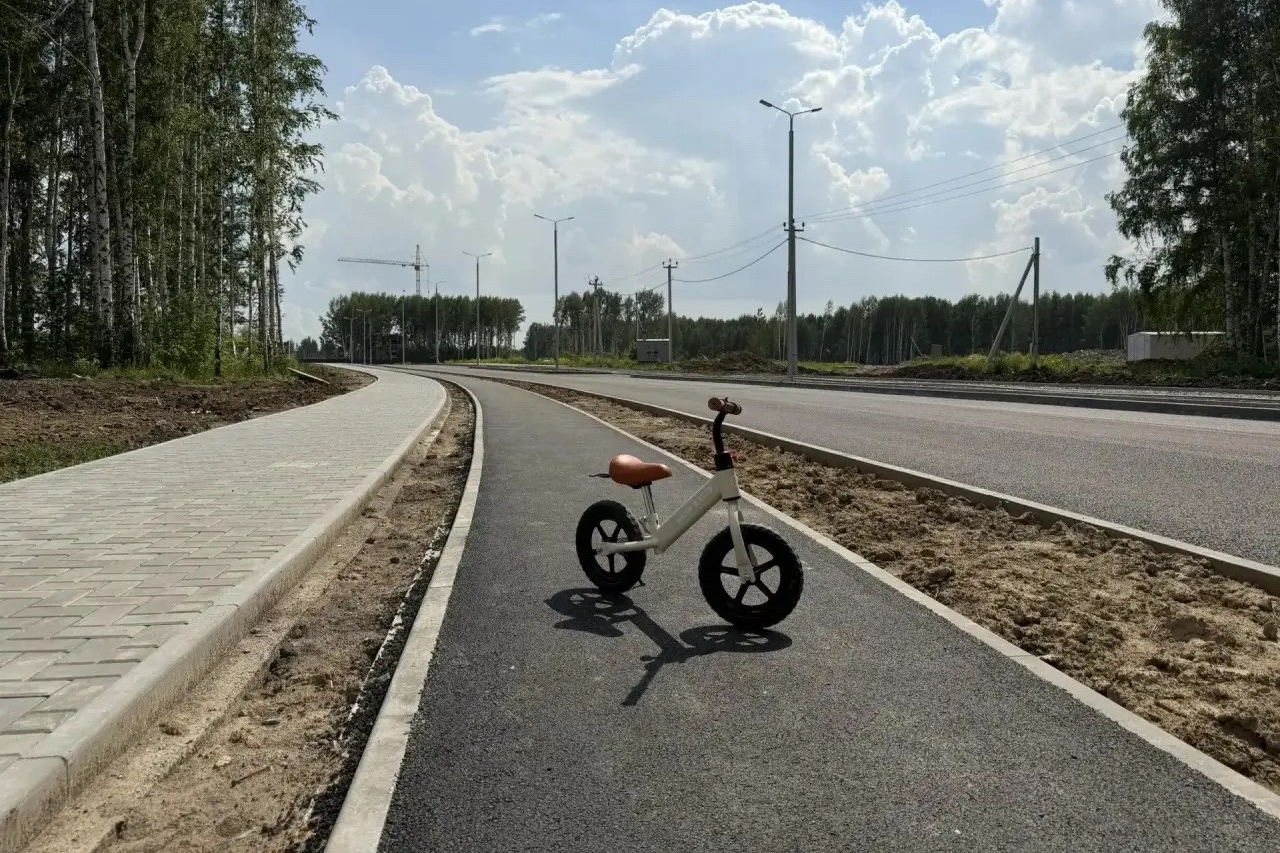 Тротуары и велодорожки строят для микрорайона «Клюквенный» в Новосибирске
