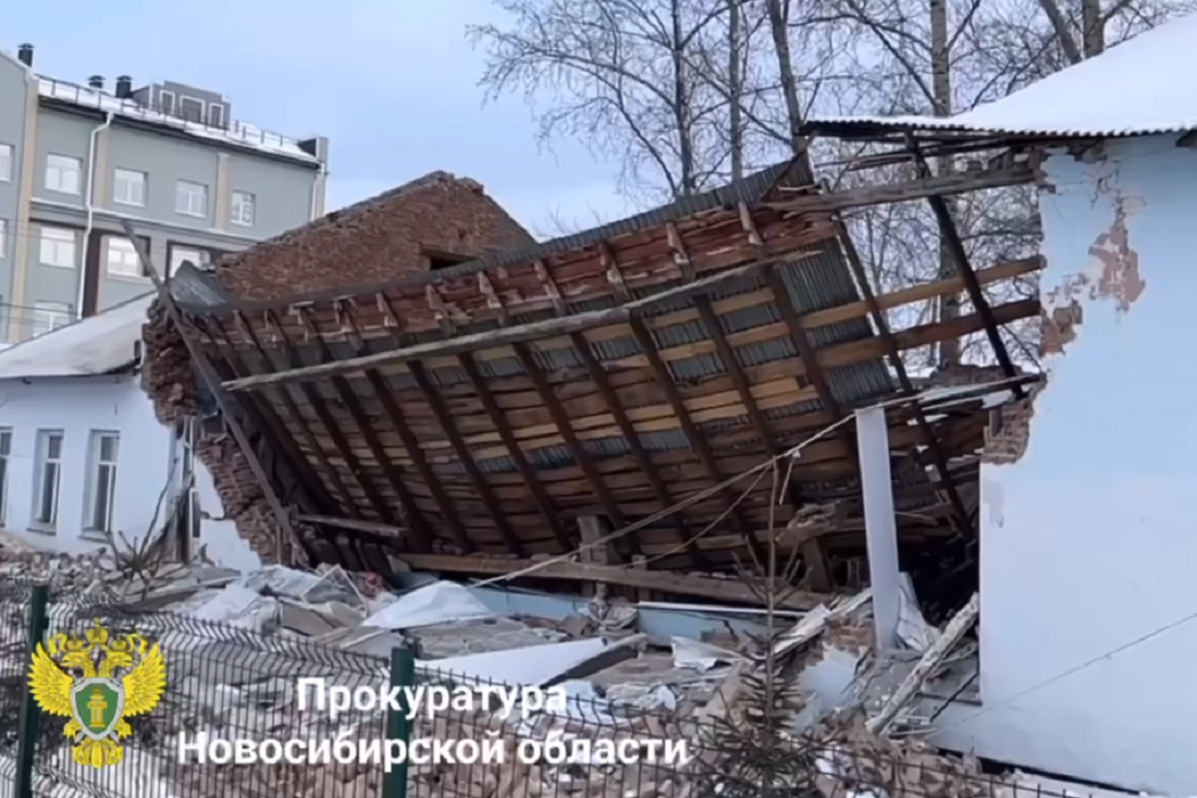 Здание спортивной школы рухнуло в посёлке под Новосибирском