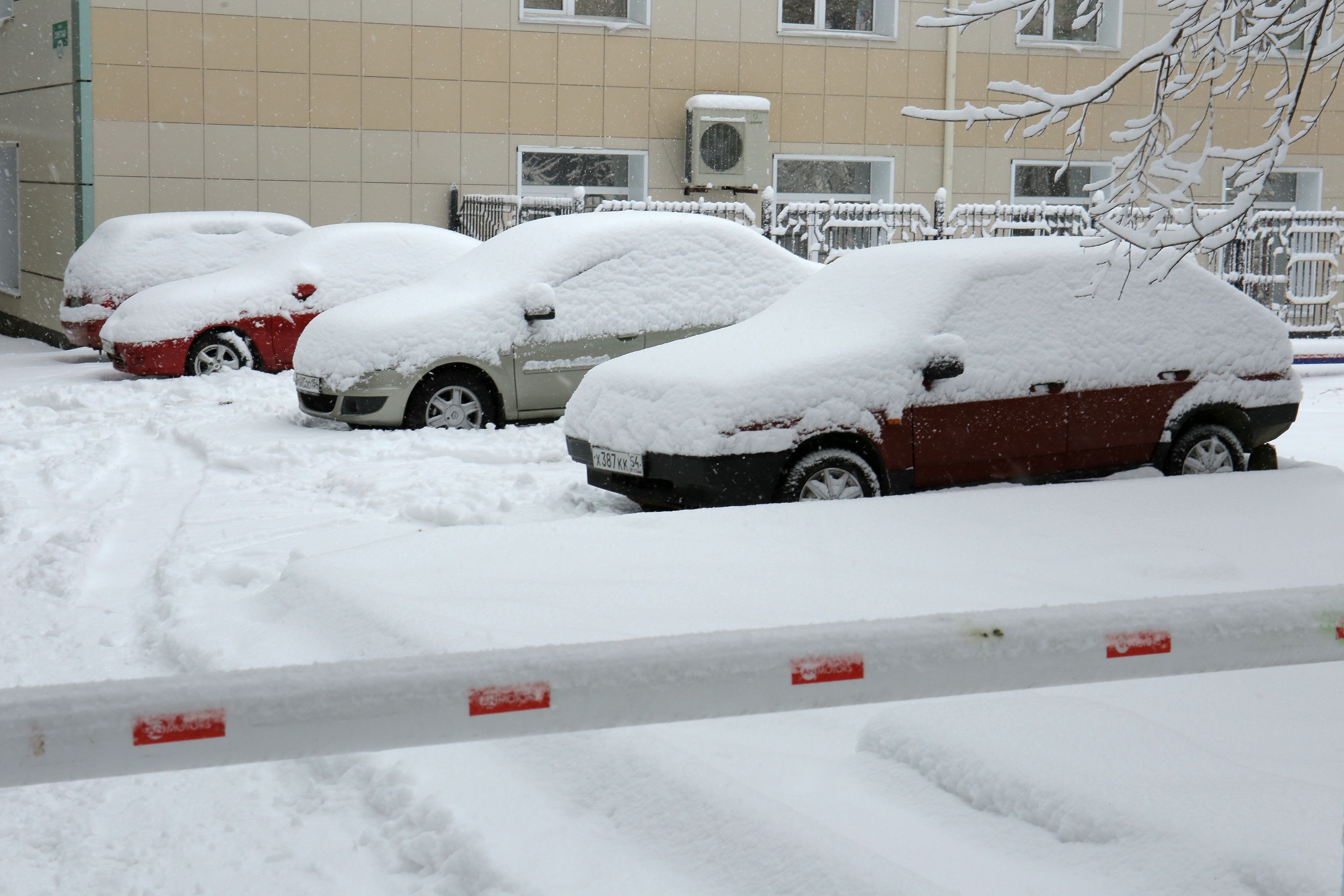 Парковку автомобилей ограничат на десятках улиц Новосибирска