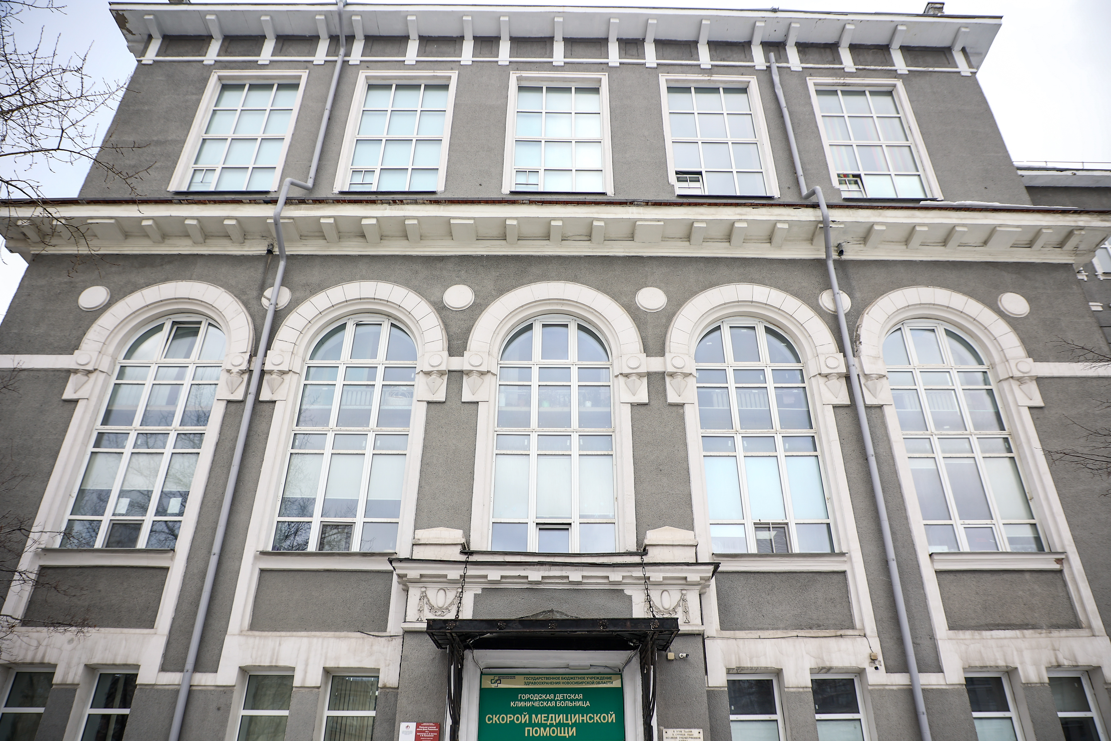 От реального училища к больнице: репортаж из 114-летнего здания на Красном