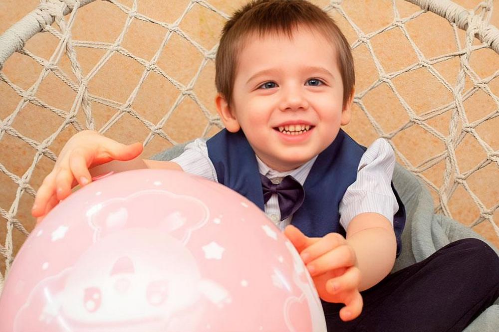 Деньги на лечение сына собирает астрофотограф из Новосибирска