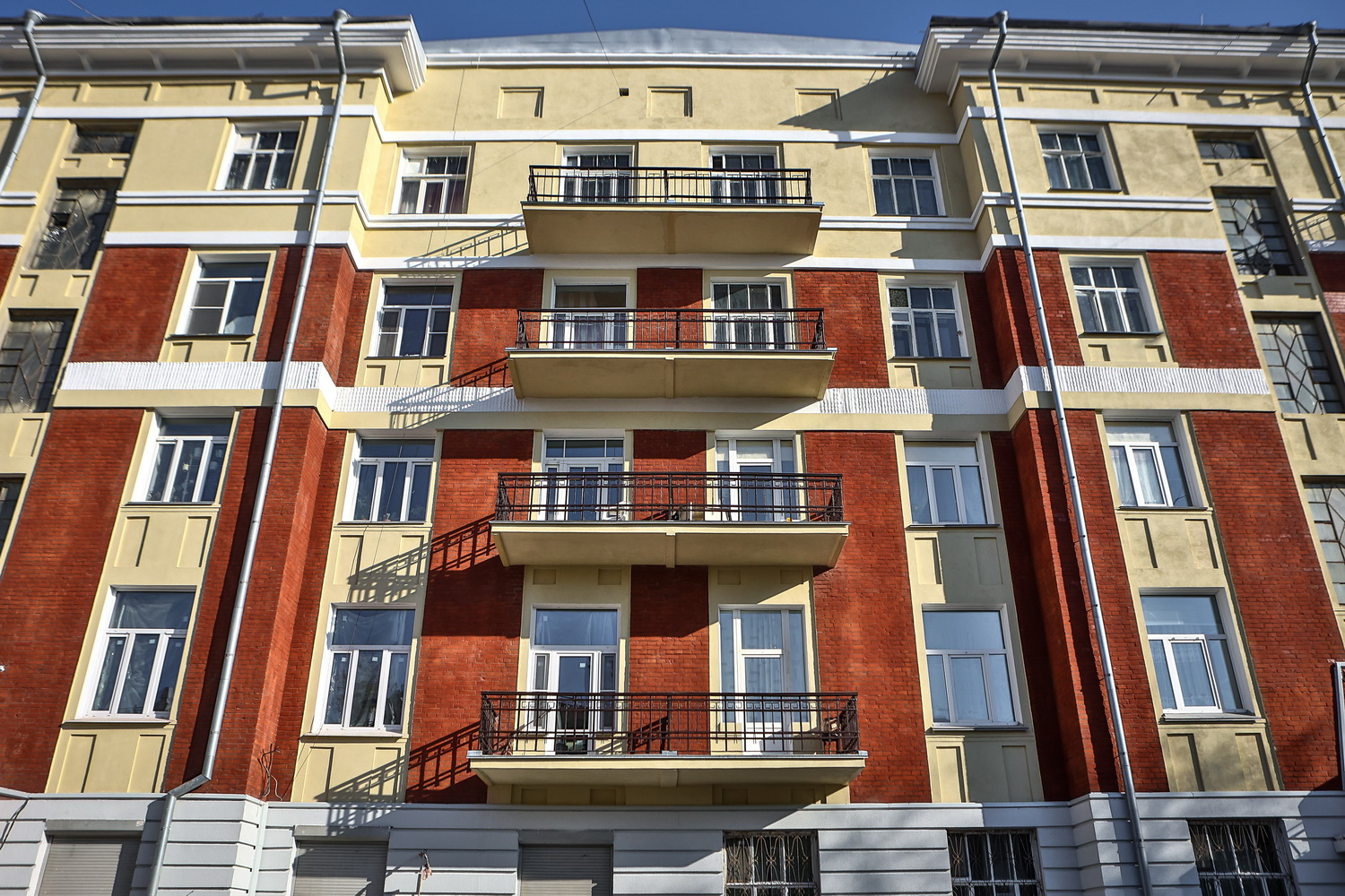 Сделали красиво: смотрим на отремонтированные за год фасады в Новосибирске