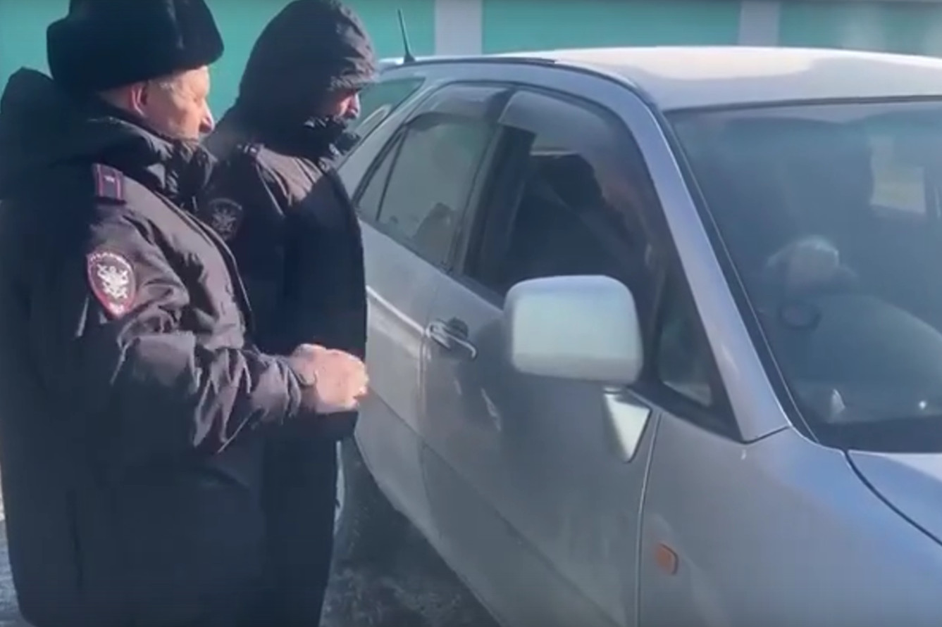 Пятерых нелегальных таксистов поймали у вокзала Новосибирск-Главный