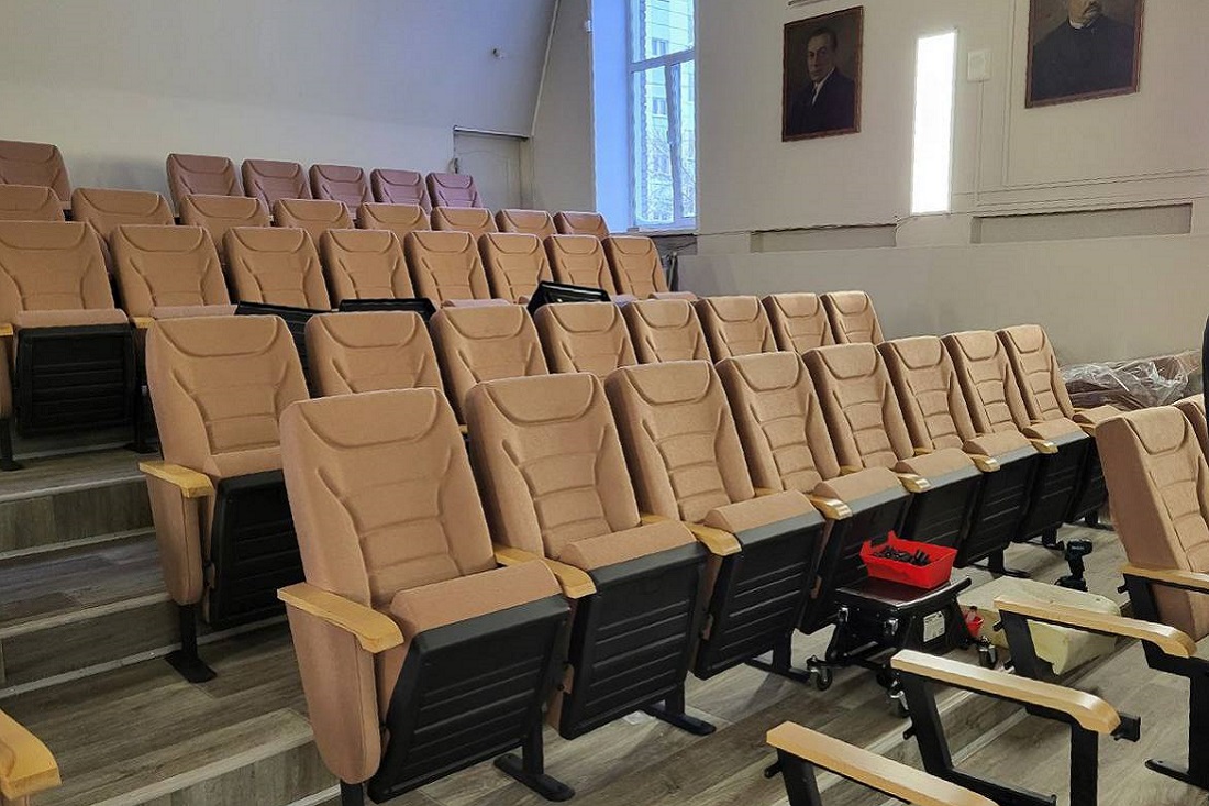 Мэр Кудрявцев оценил обновлённый концертный зал в ДМШ имени Зацепина
