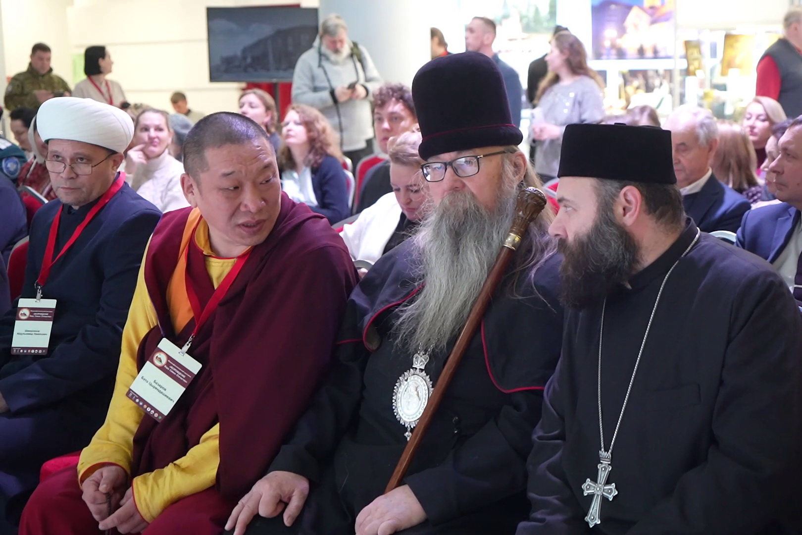 Атрибуты и одежду разных религий выставили в КК имени Маяковского