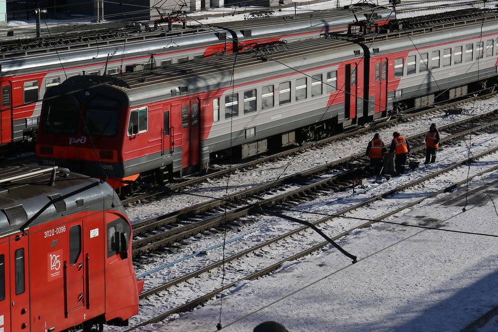 Электричка сошла с рельсов на вокзале Новосибирск-Главный