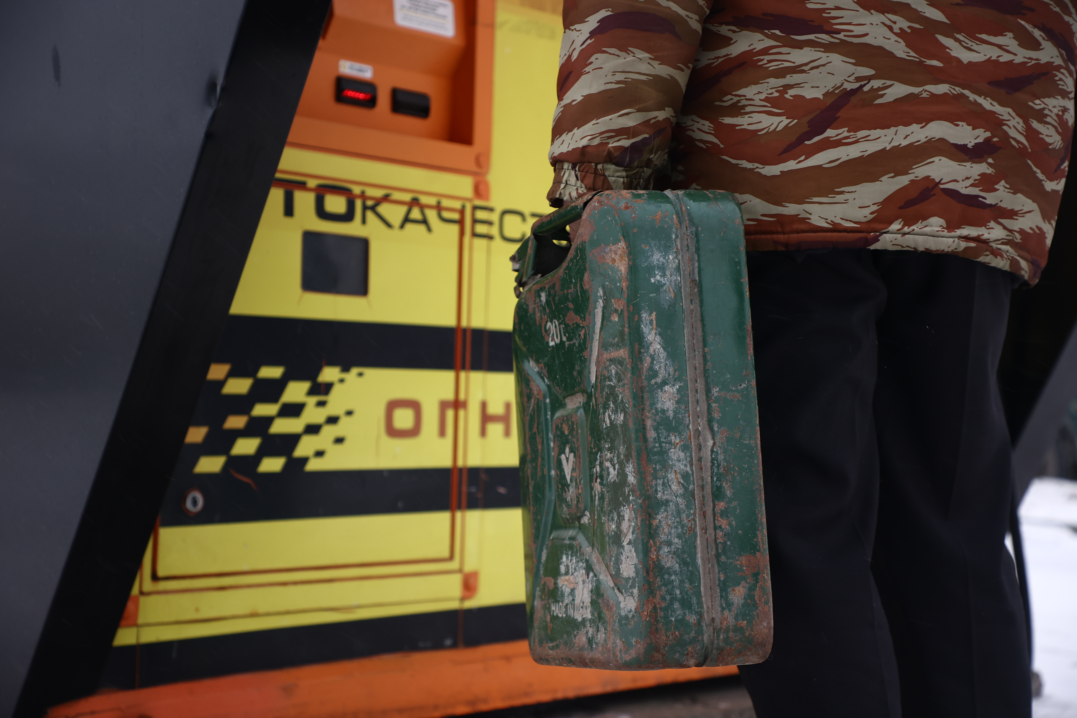 Все виды бензина подорожали в Новосибирской области за месяц