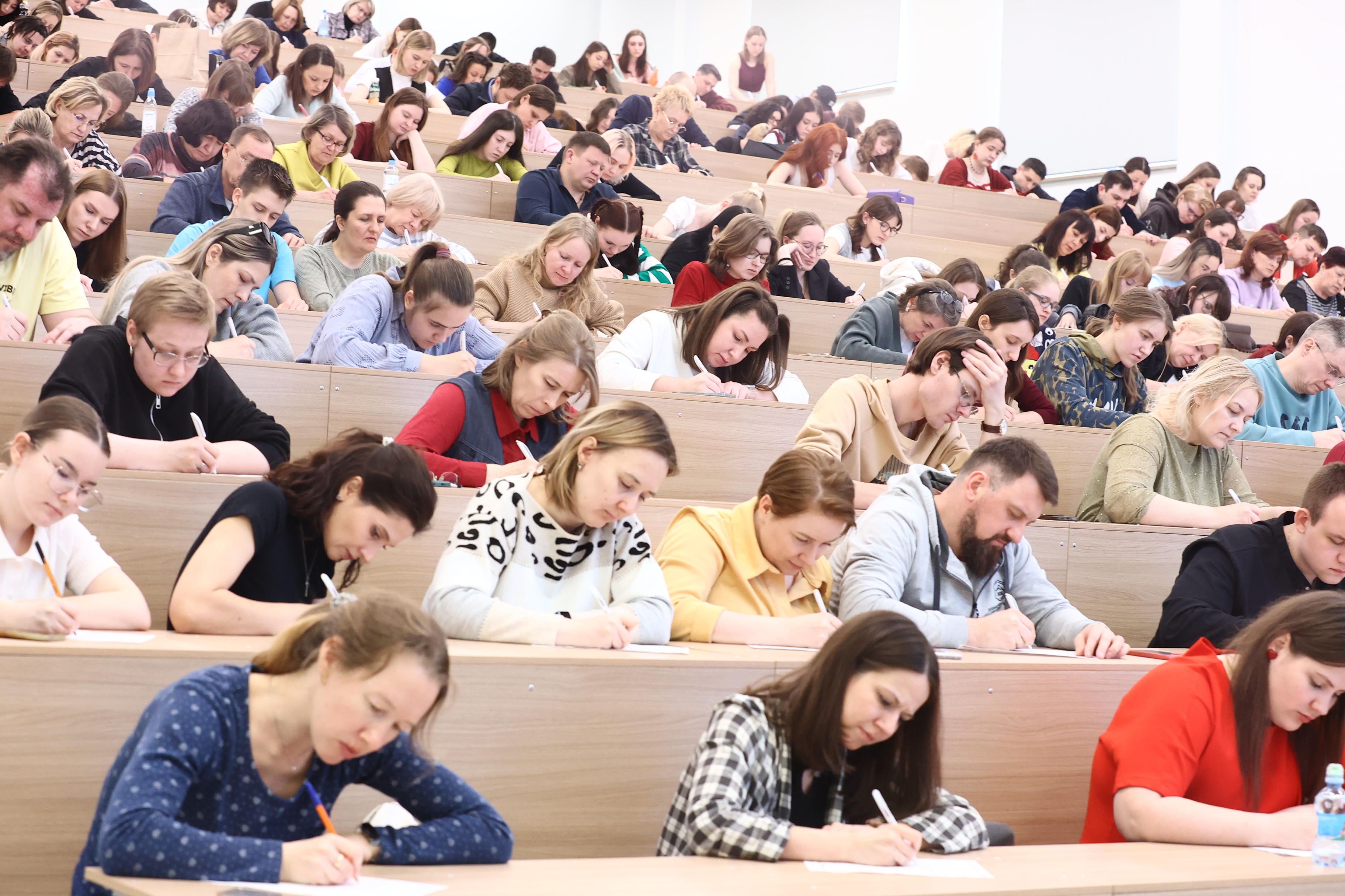 Новосибирцы в 23-й раз написали Тотальный диктант