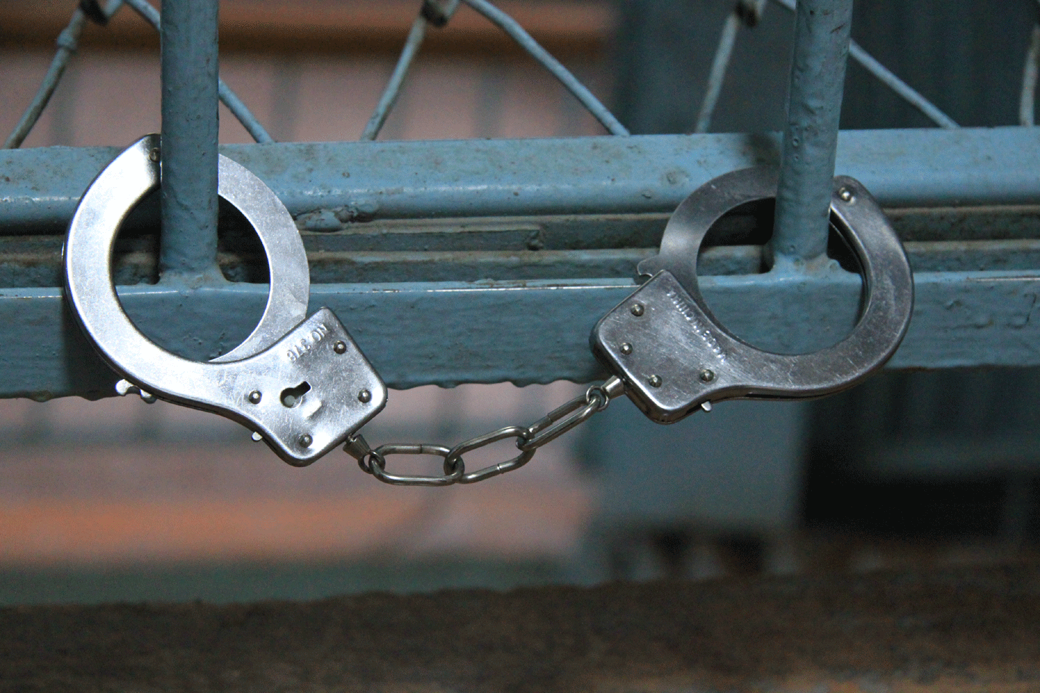 Производителя ворот обвиняют в аферах на 1,8 млн в Новосибирске