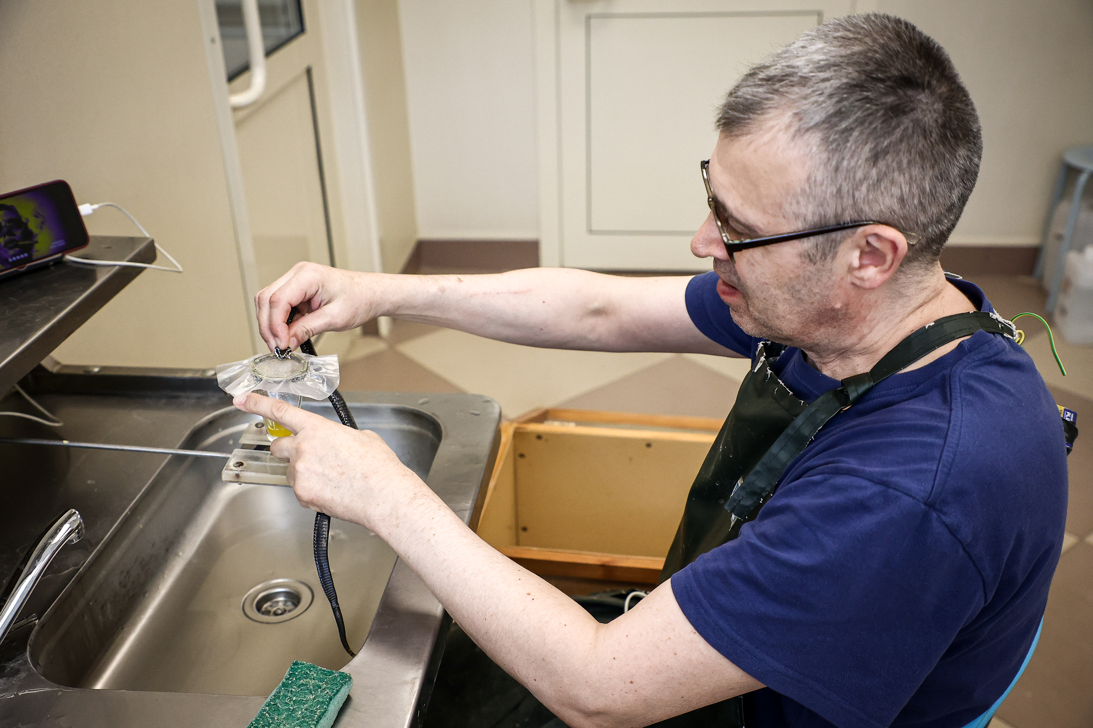 Проснулись гады: весеннюю приёмку змей начали в новосибирском серпентарии