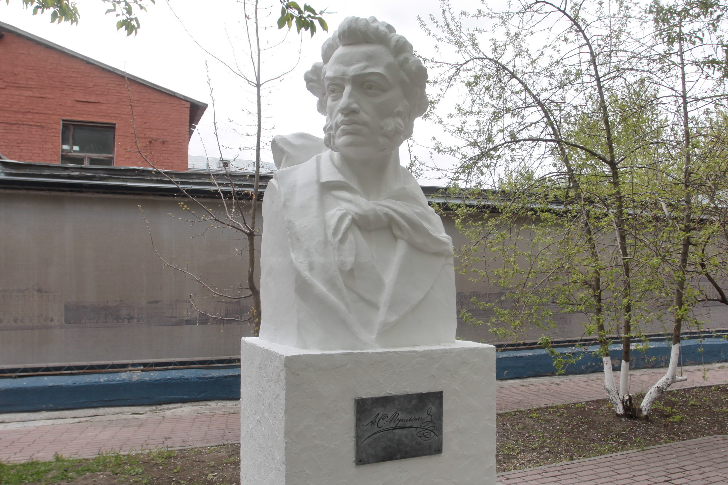 Памятники каким писателям и поэтам есть в Новосибирске: обзор