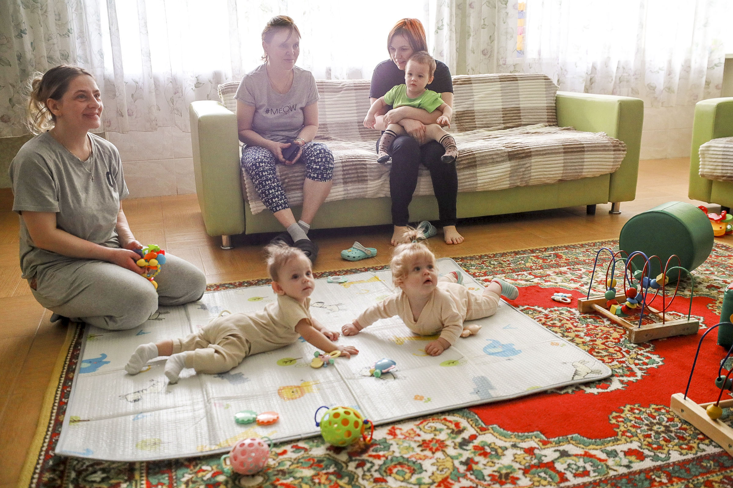 Шаг к новой жизни: как молодым мамам помогают в кризисных ситуациях