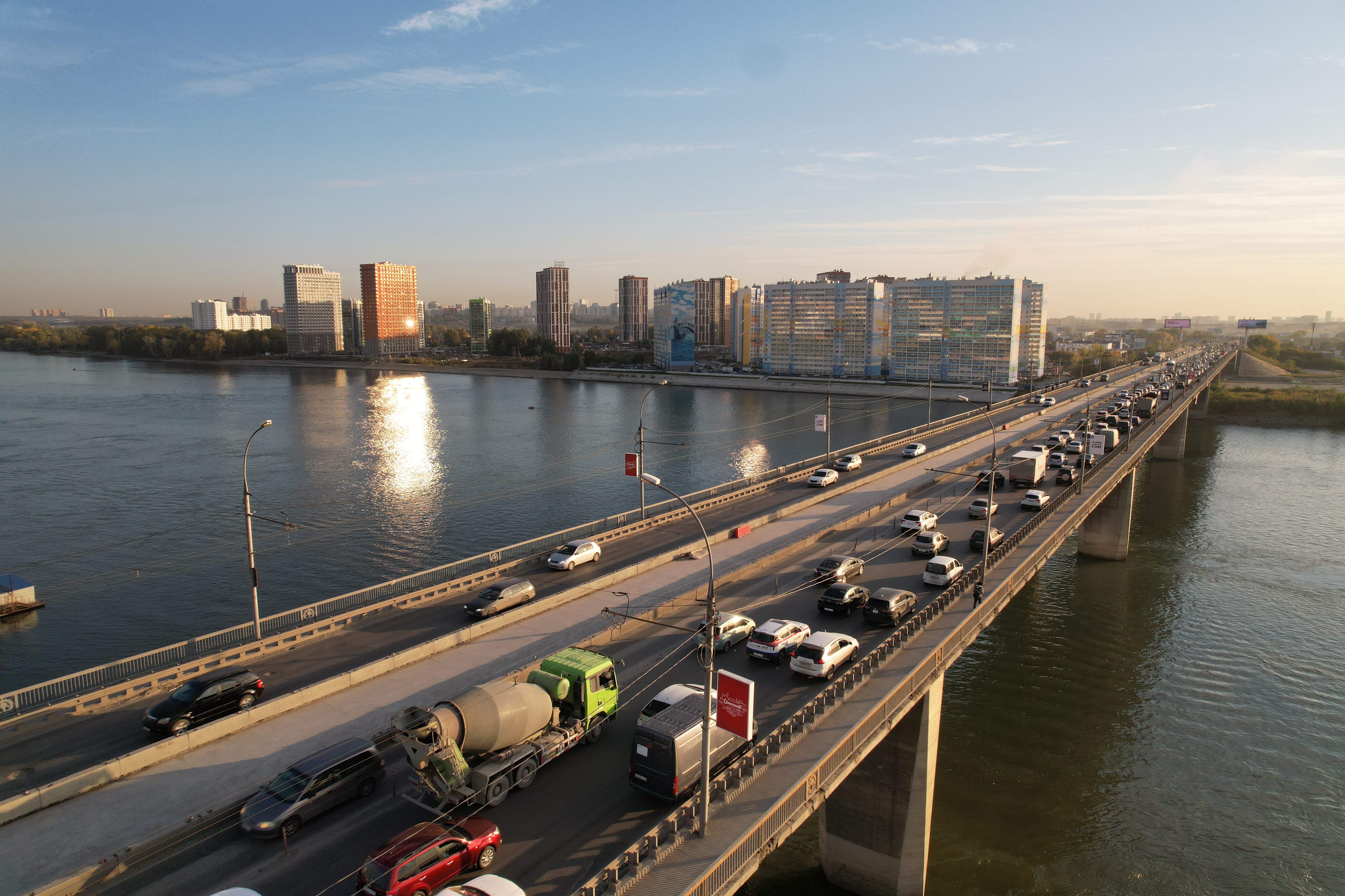 Бетонными блоками перекроют часть Димитровского моста в Новосибирске