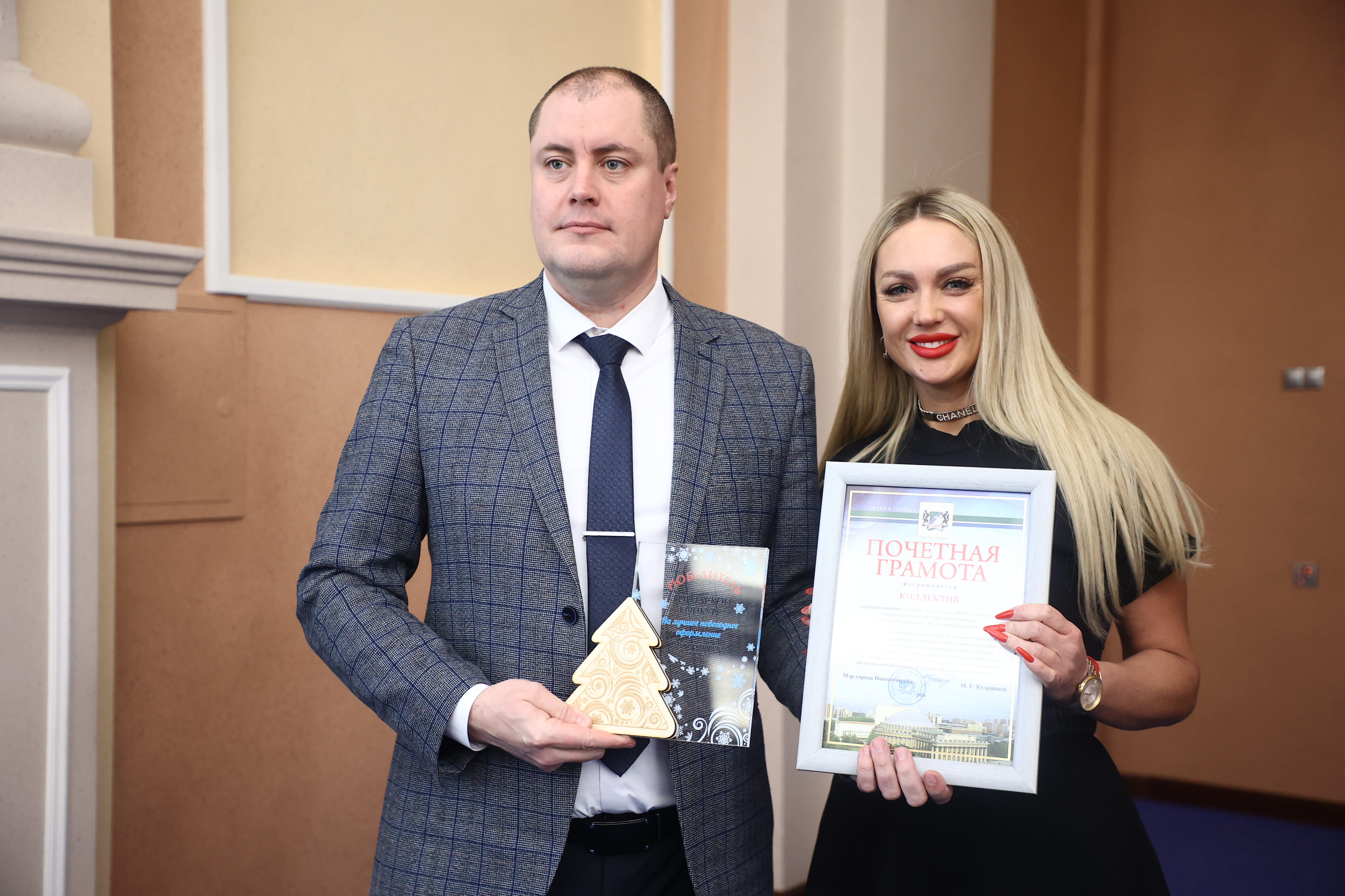 Ёлки и пряники: магазины Новосибирска наградили за новогодний креатив