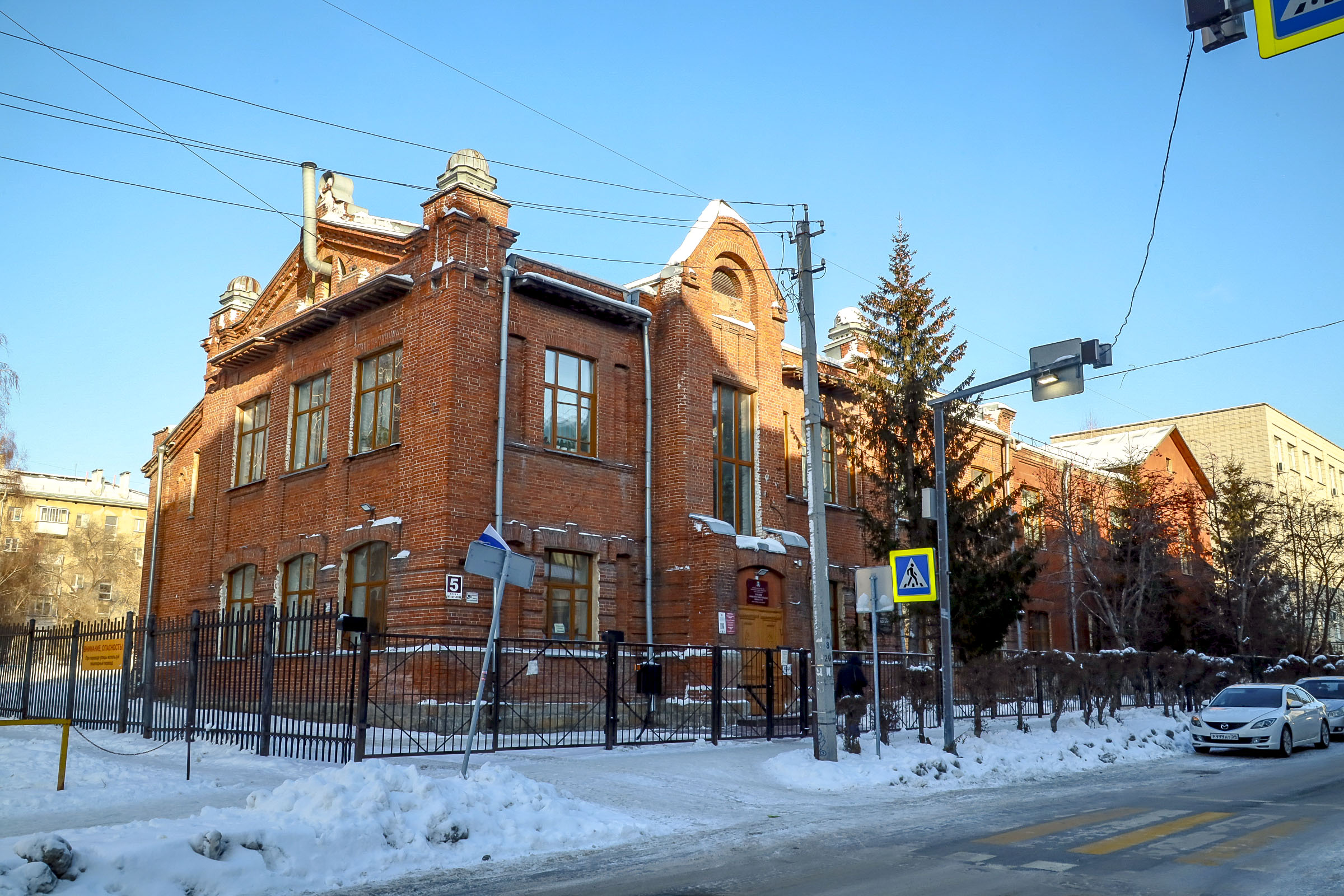 Аварийной школе №3 требуется замена фундаментов и кирпичной кладки