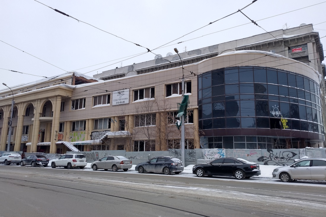 Почему не завершают театр-долгострой в центре Новосибирска — ответ мэрии