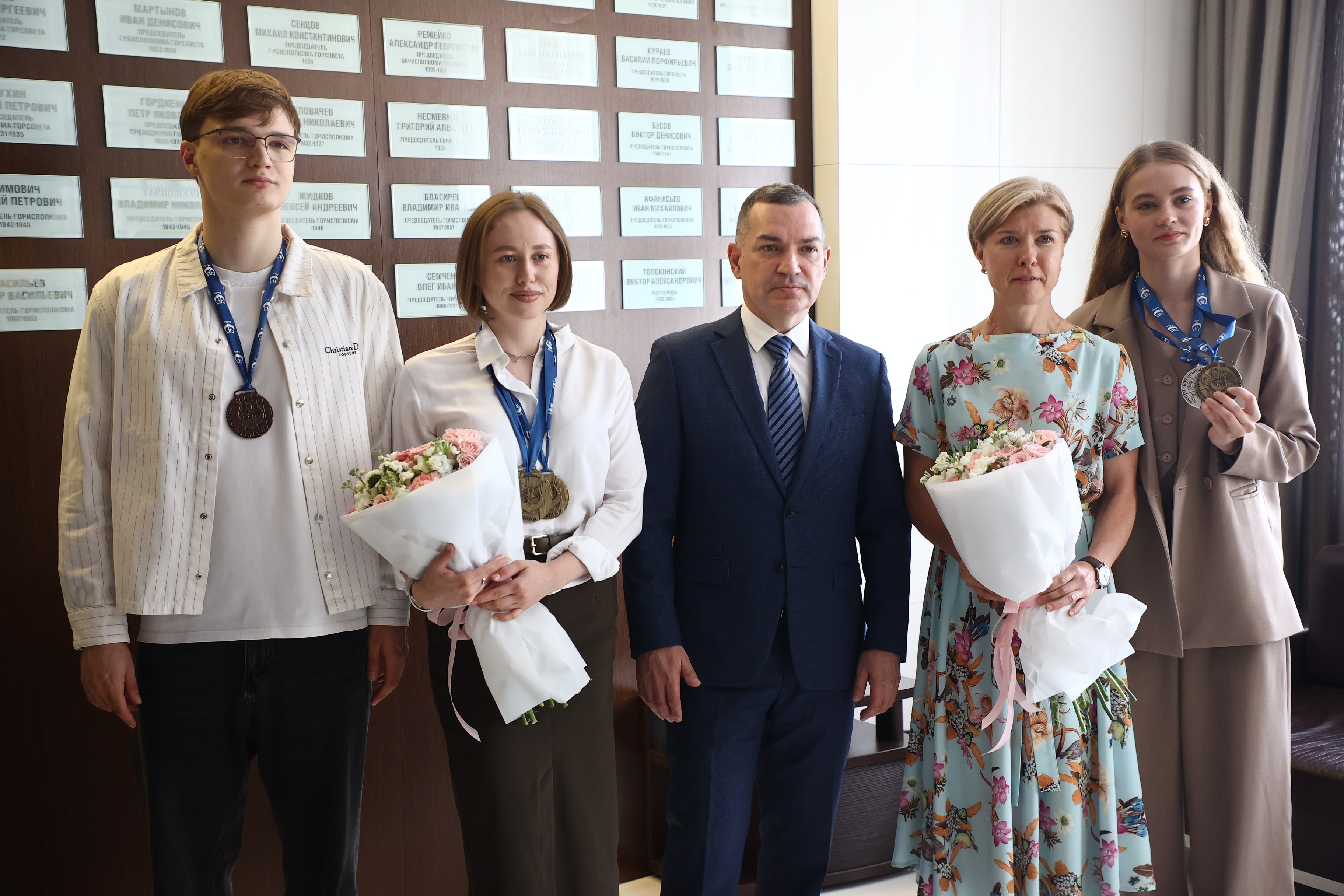 С успехами мирового уровня поздравил мэр Кудрявцев новосибирских пловцов