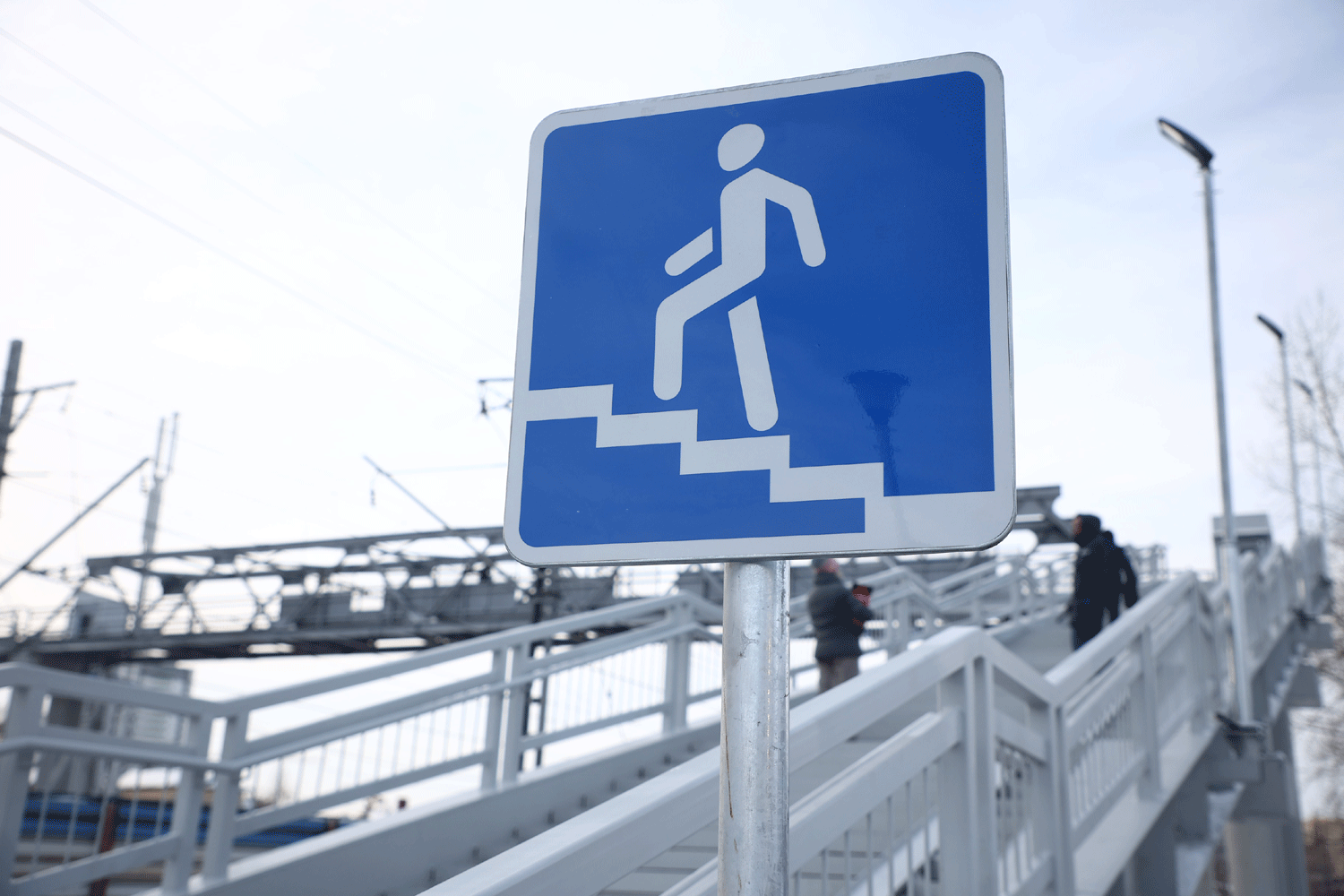 Отремонтируют пешеходный мост на остановке «Обское море» в Новосибирске