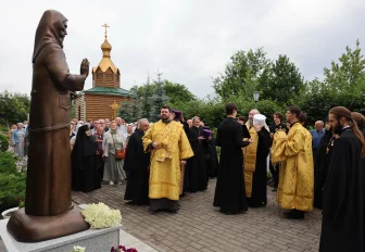 Памятник блаженной Ксении Петербургской установили в Новосибирской области