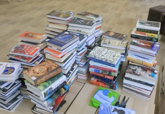 Новосибирцев просят принести книги в помощь бездомным животным