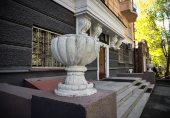 Древние фонари и трактор в кустах: ходим по Тихому центру в Новосибирске