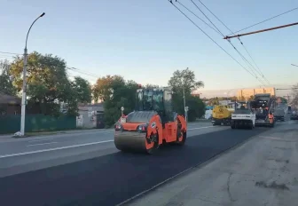 Суперустойчивое покрытие уложили на улице Жуковского в Новосибирске